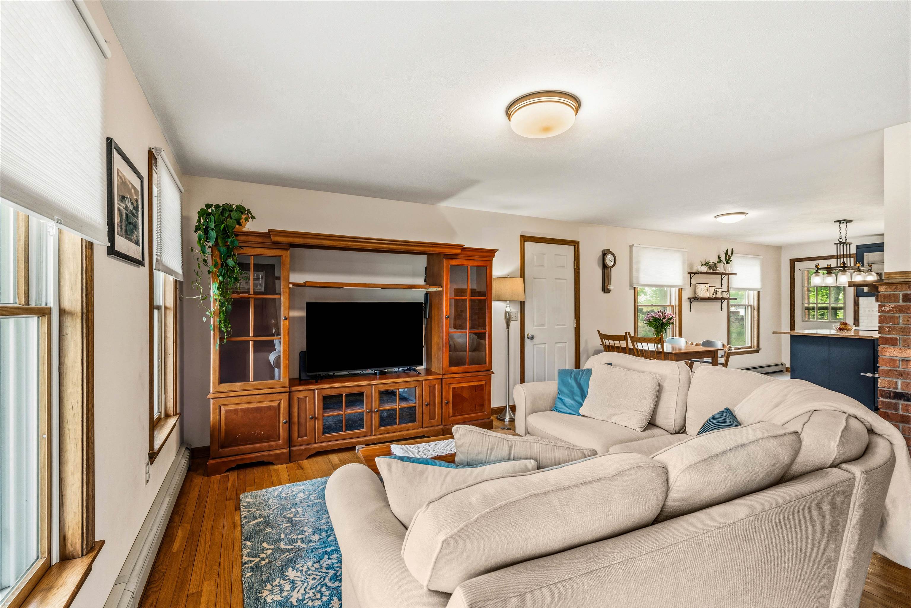 137 Wedgewood Ln, Manchester, NH 03109