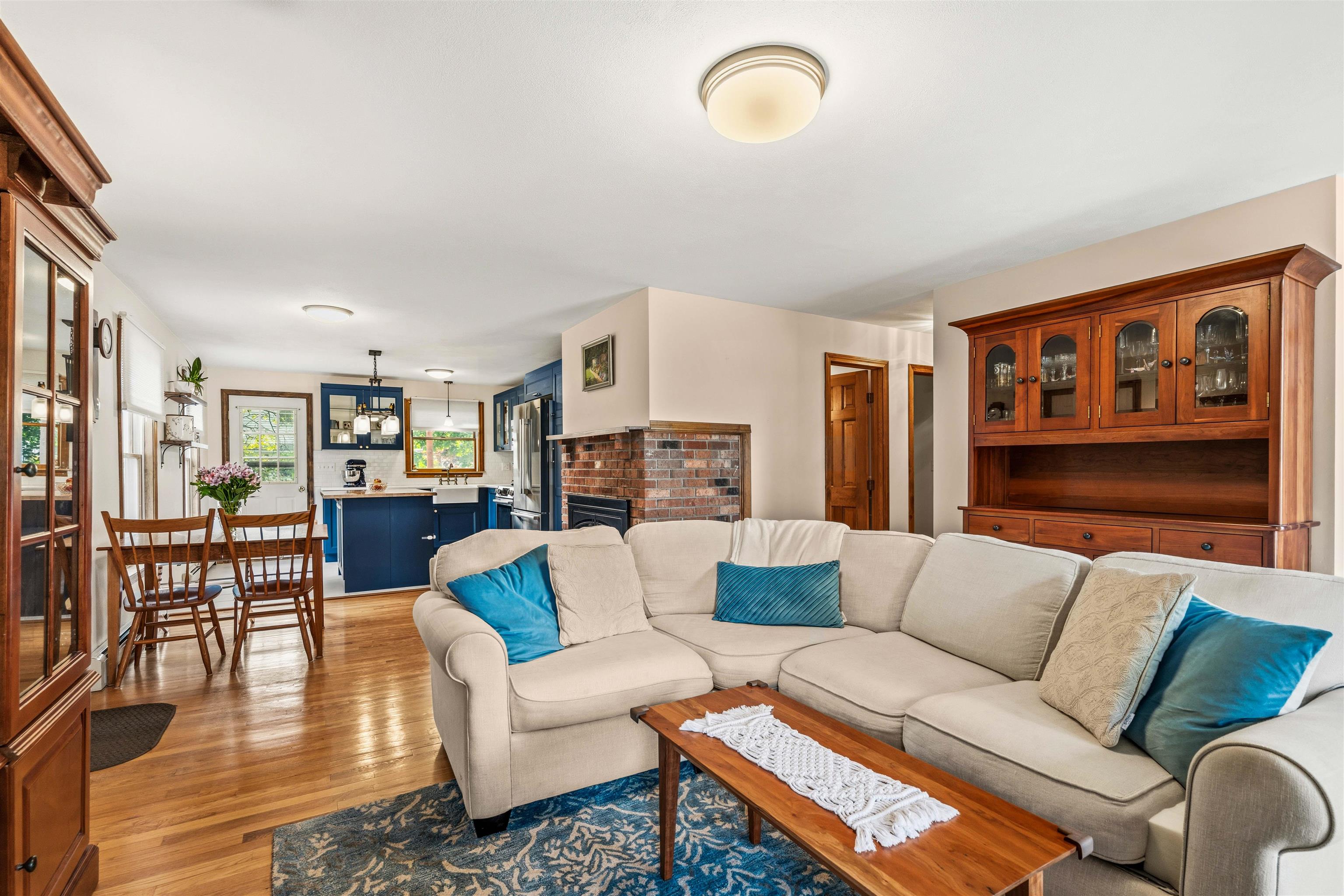 137 Wedgewood Ln, Manchester, NH 03109