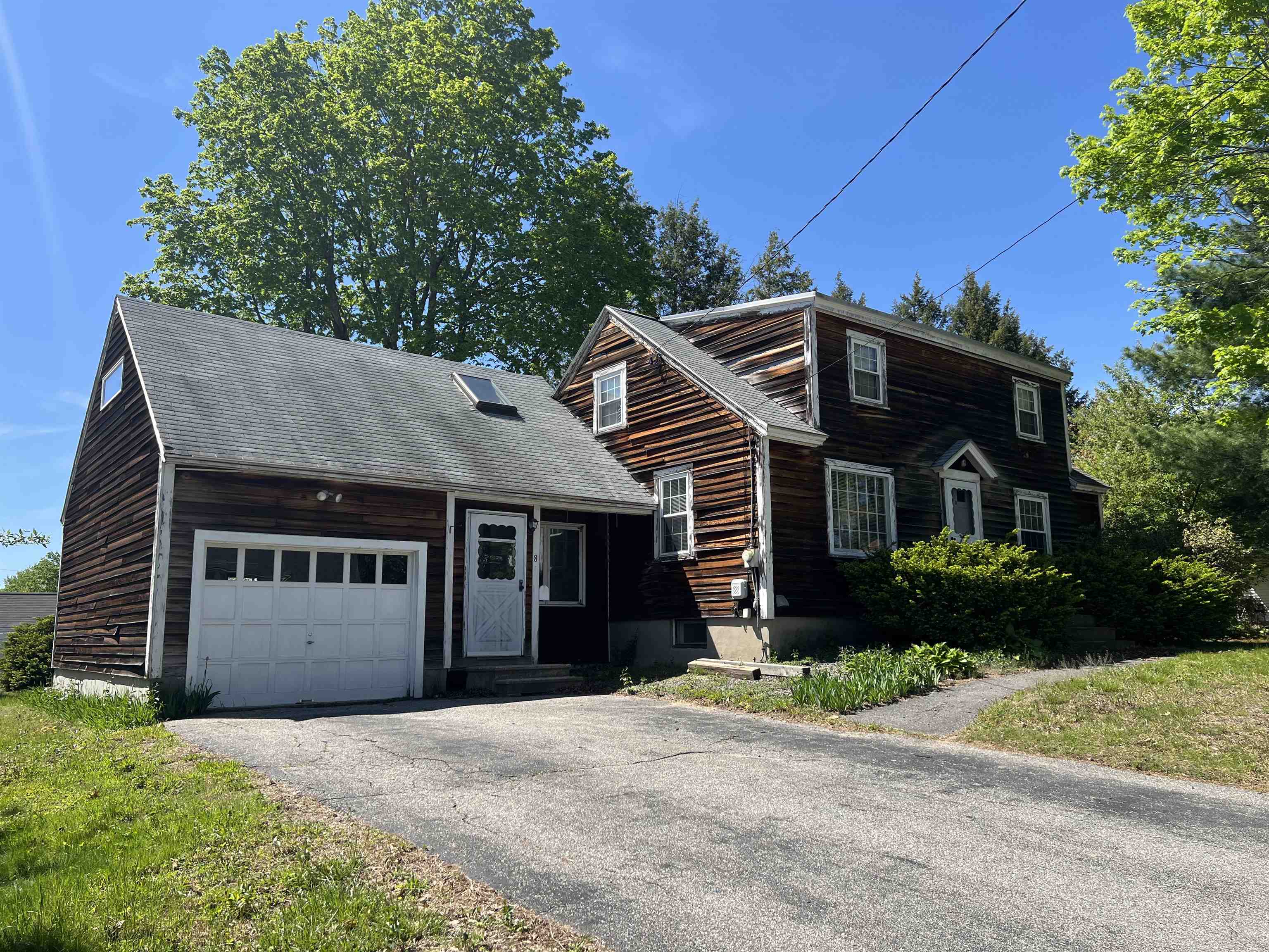 8 Hooker St, Nashua, NH 03064