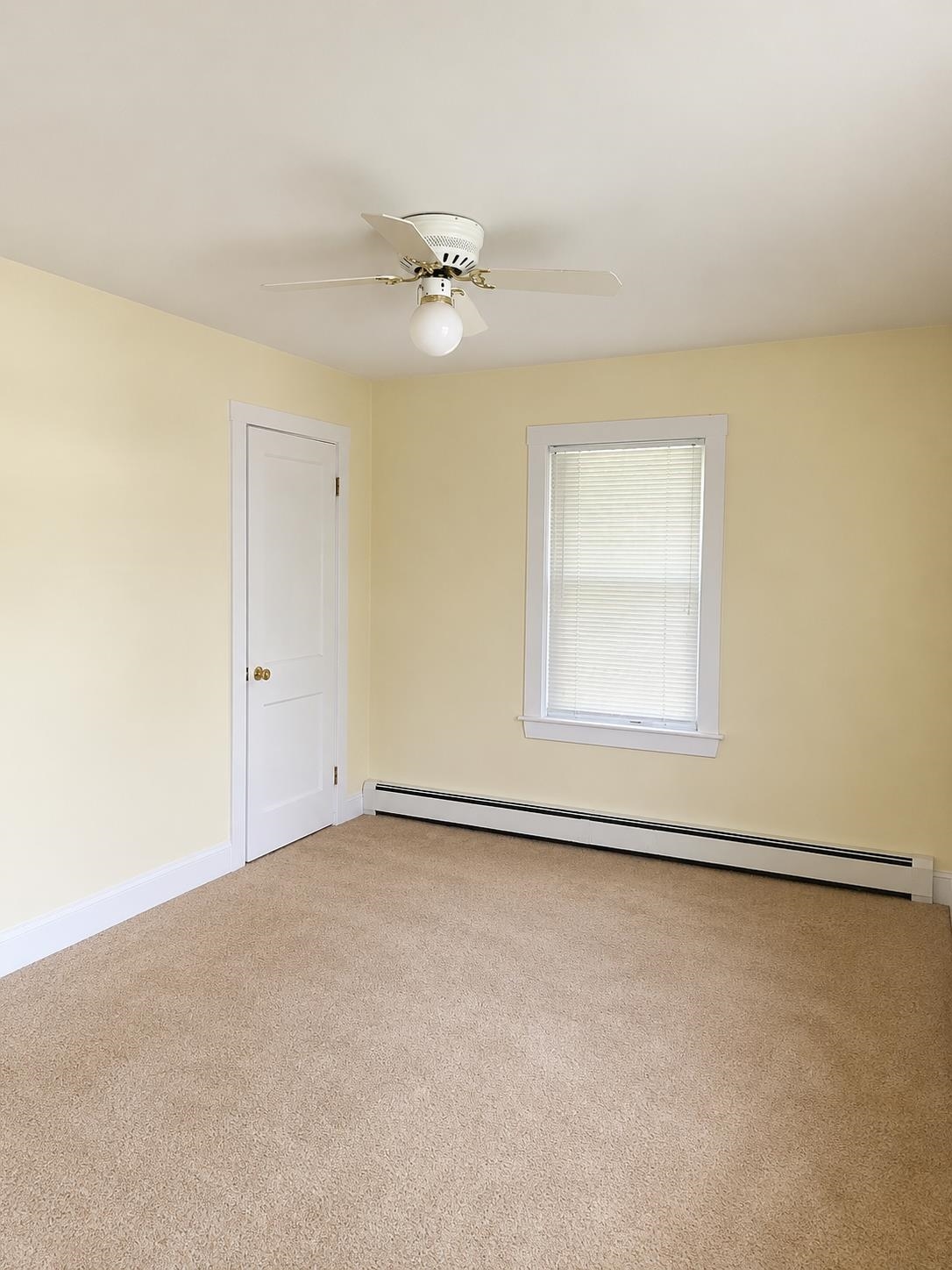 8 Hooker St, Nashua, NH 03064