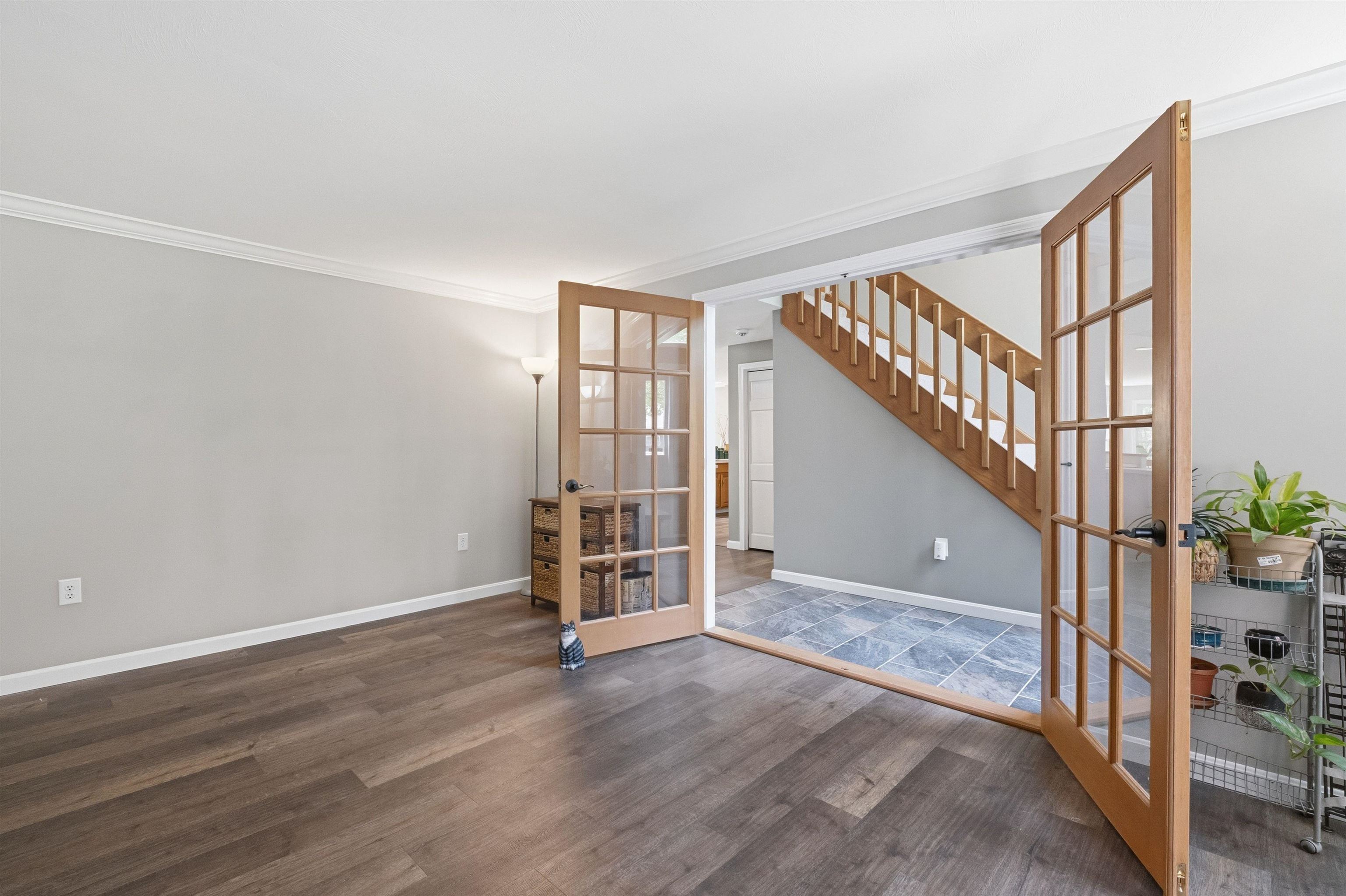 16 Hillsboro Cir, Milford, NH 03055