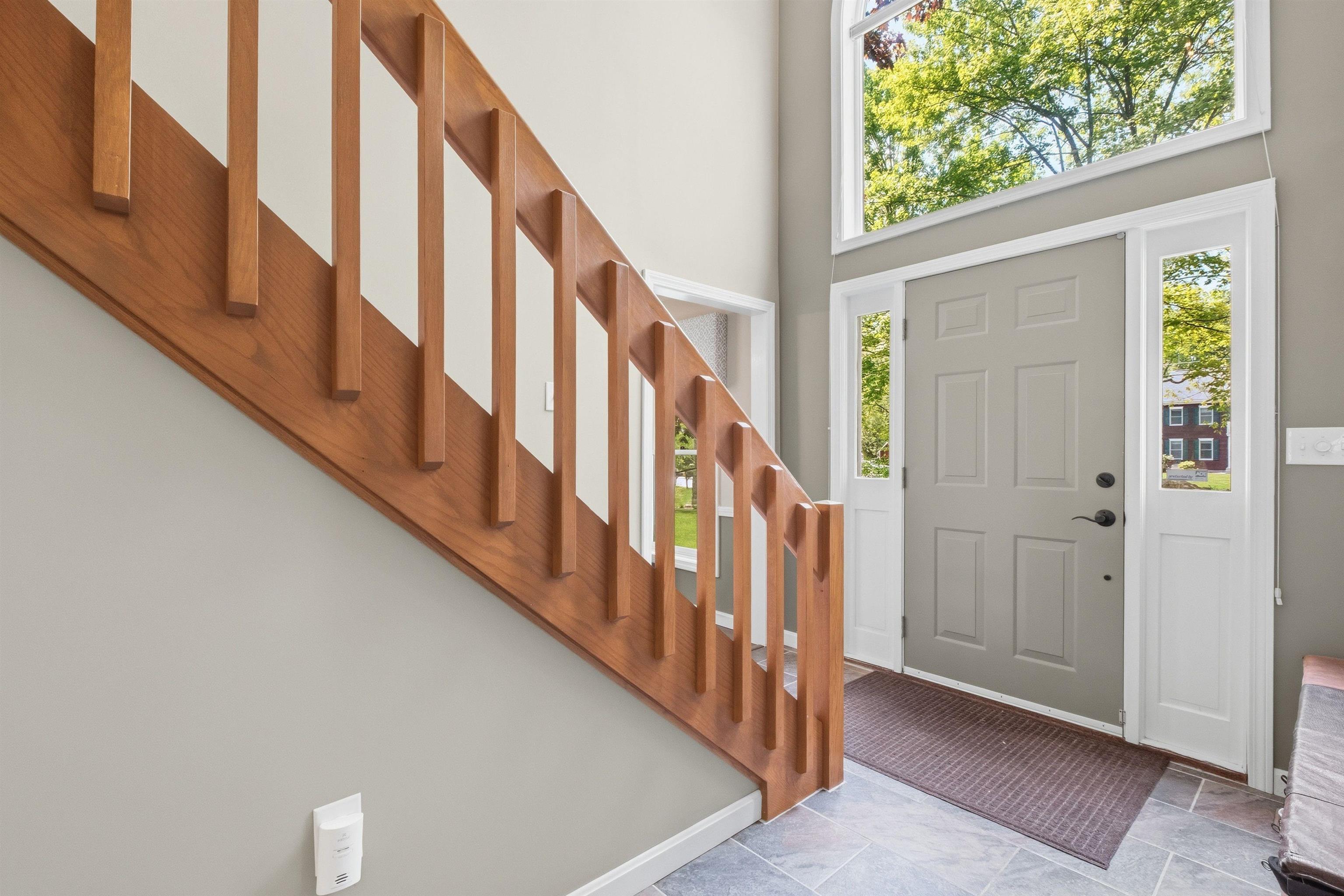 16 Hillsboro Cir, Milford, NH 03055