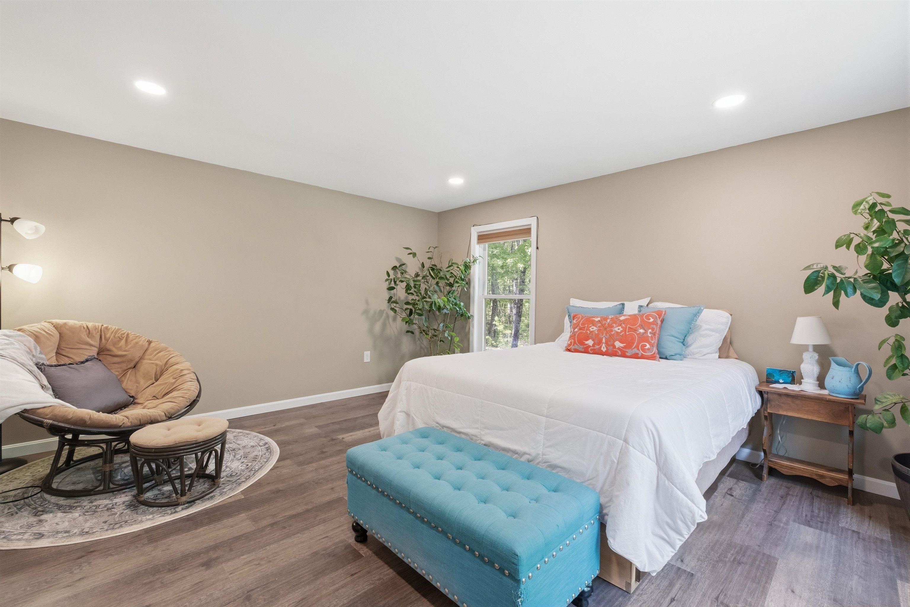 16 Hillsboro Cir, Milford, NH 03055