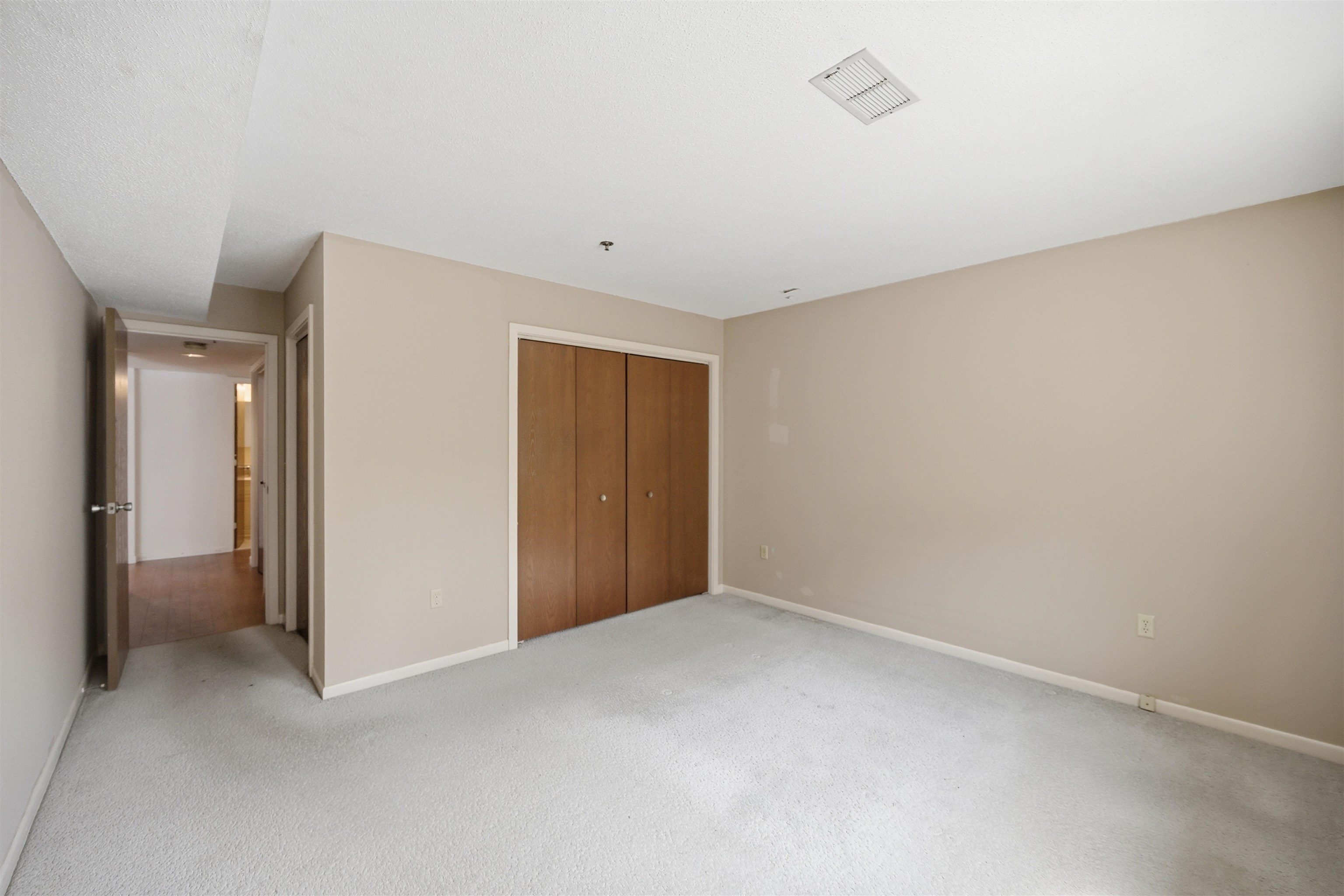 117 Cluff Crossing Rd, Salem, NH 03079