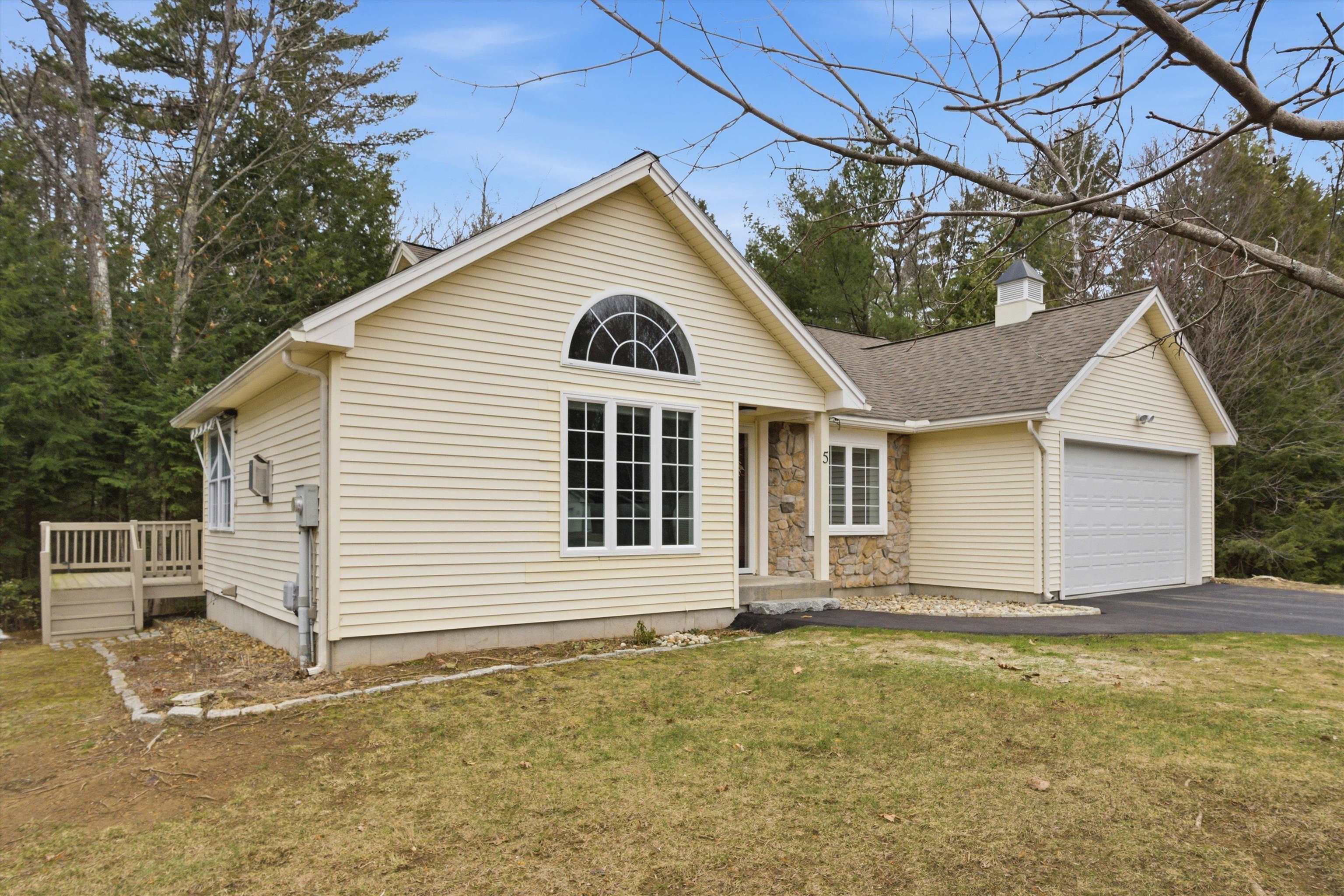 31 Henderson Road — photo 1