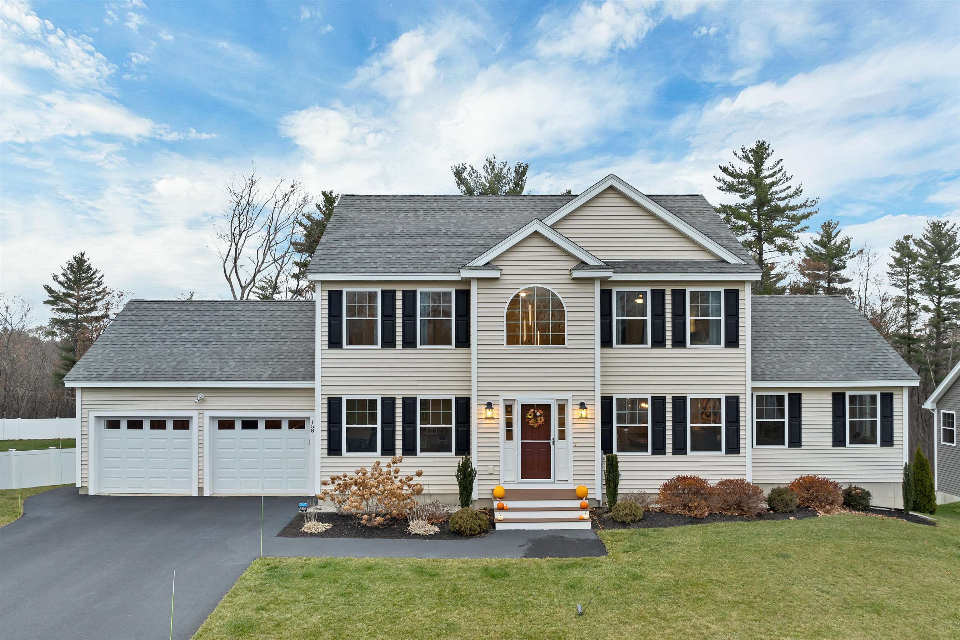158 Standish Ln, Hudson, NH 03051