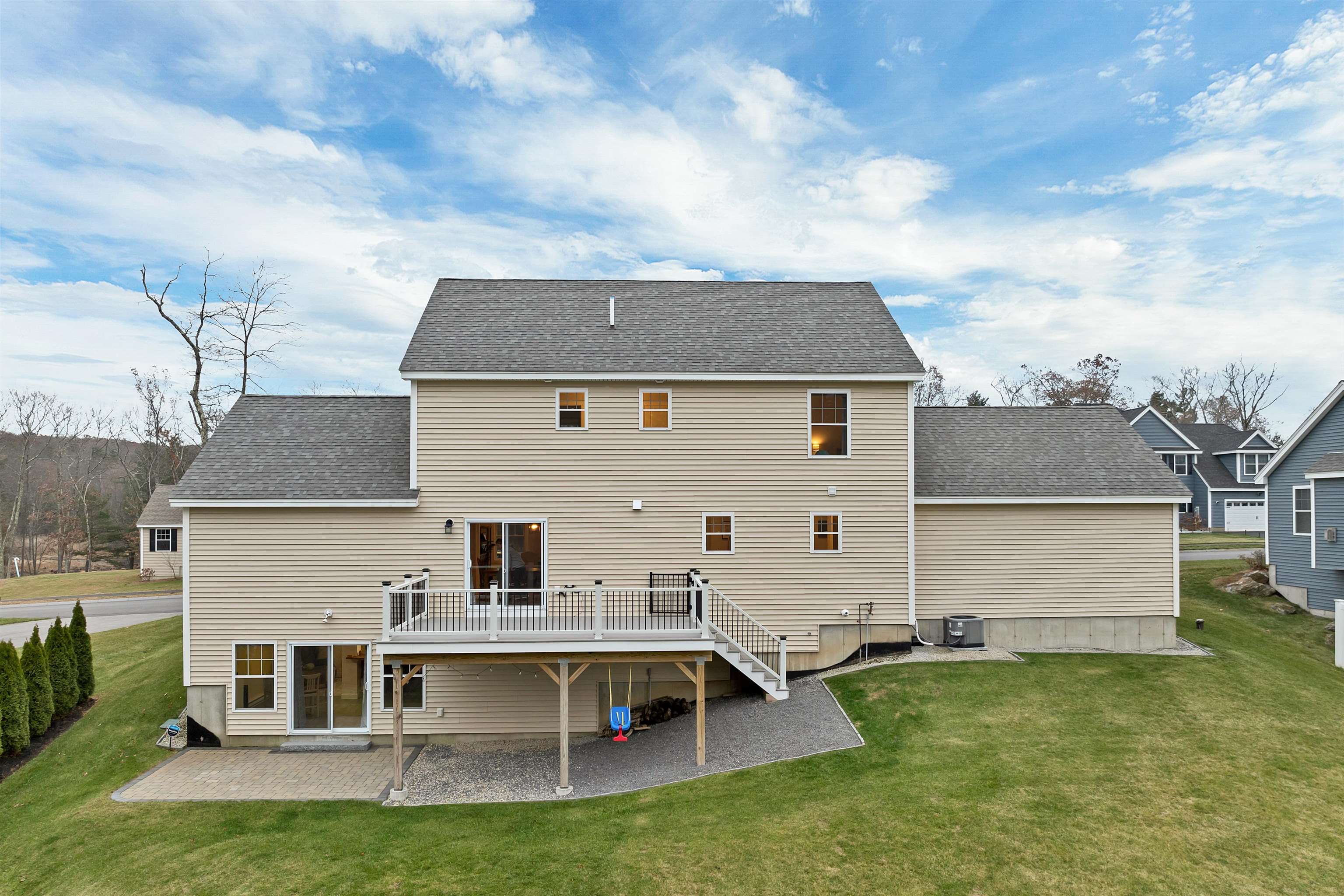 158 Standish Ln, Hudson, NH 03051