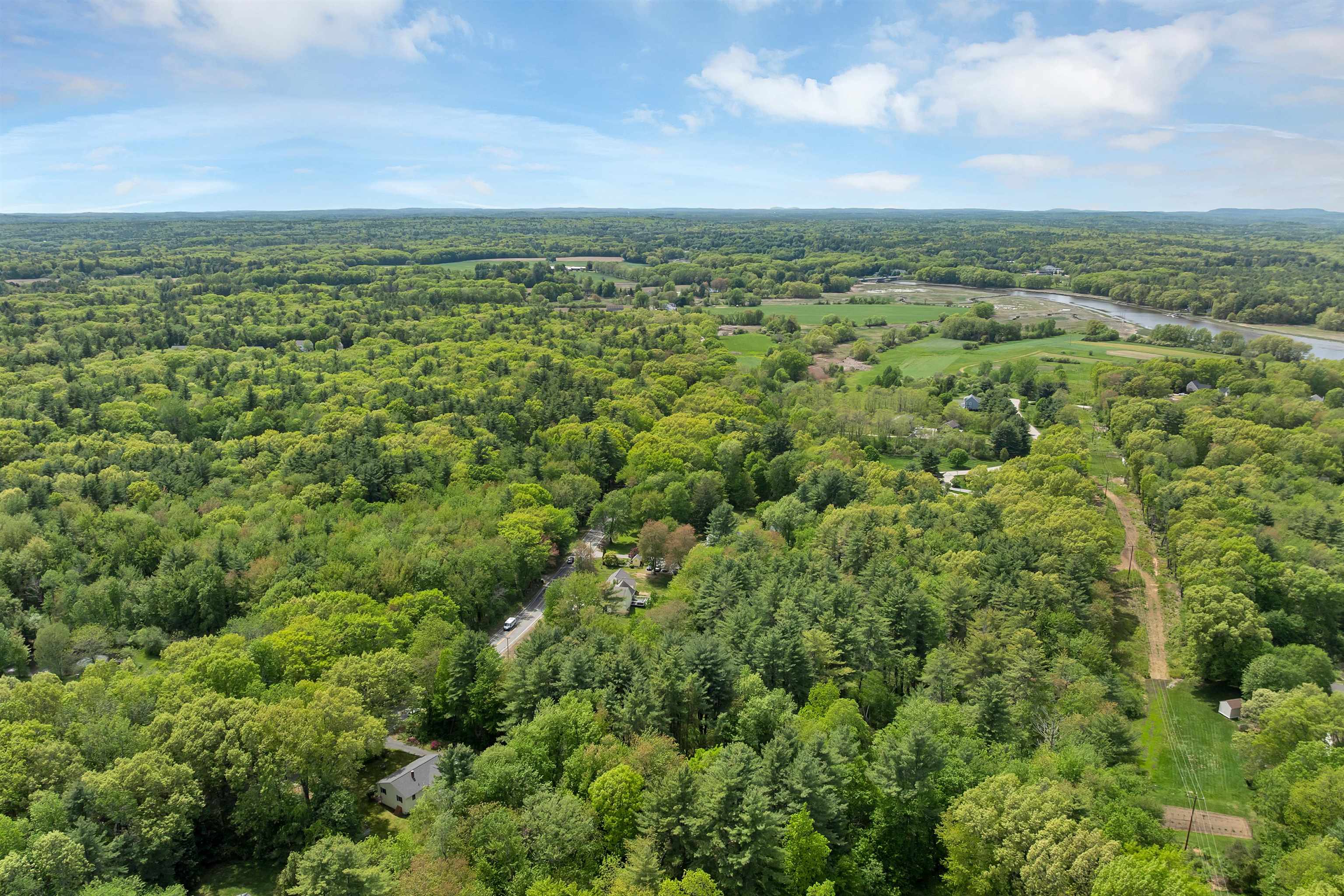 14 Squamscott Rd, Stratham, NH 03885