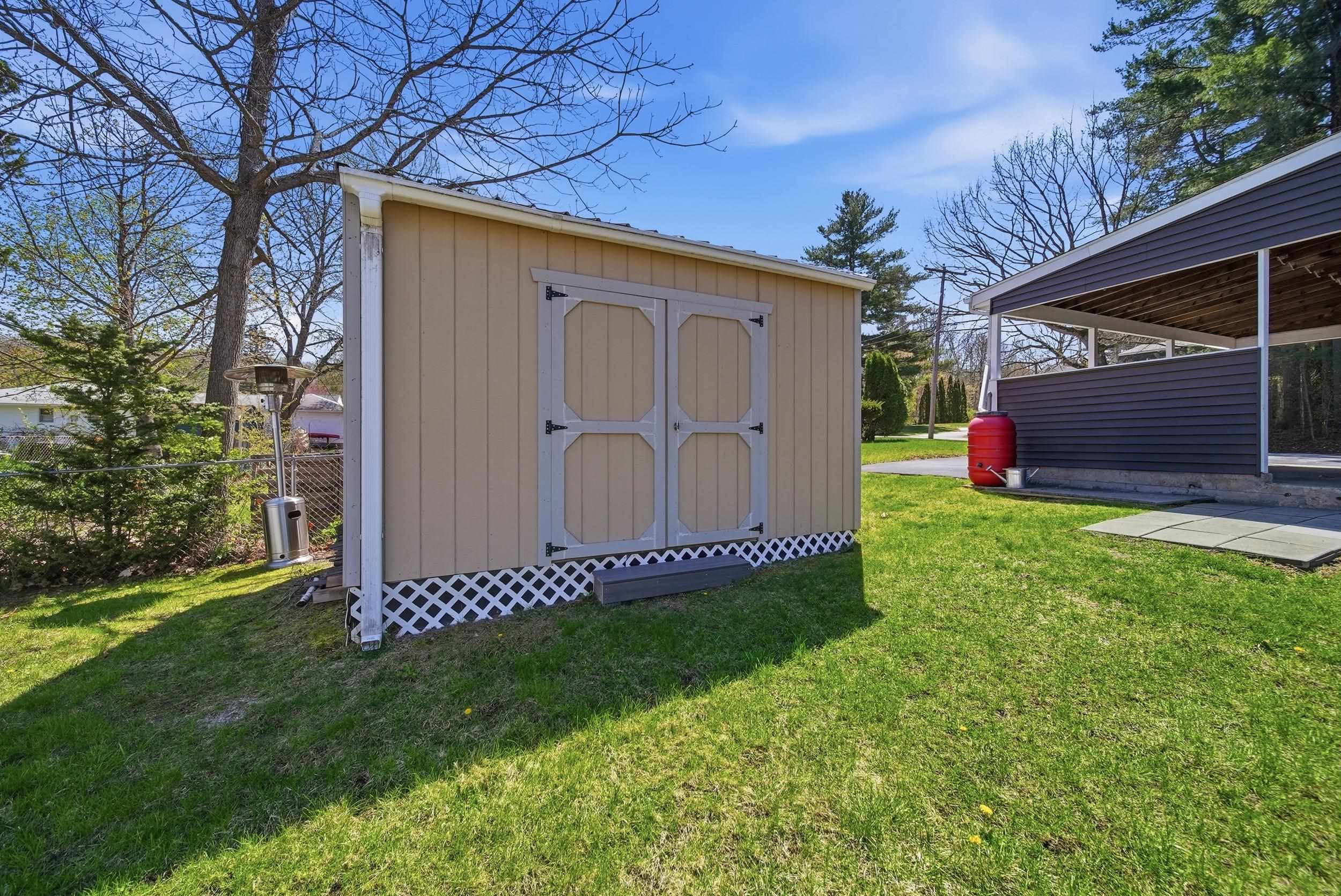 76 Granite St, Hooksett, NH 03106