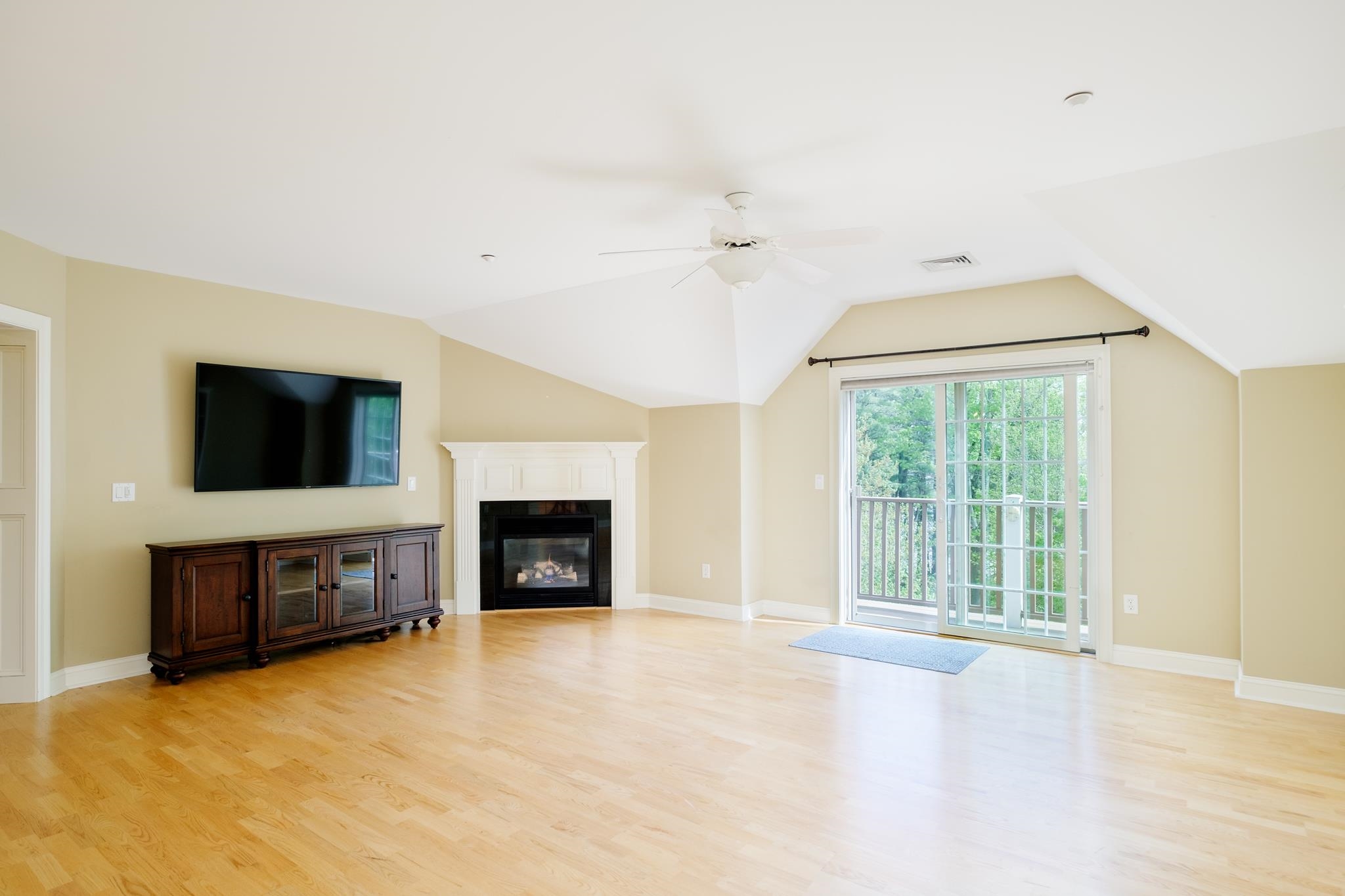 Homes for sale in Kittery, ME | 100 Shepards Cove Rd #H305 (aka E305), Kittery, ME 03904 | MLS# 5090962