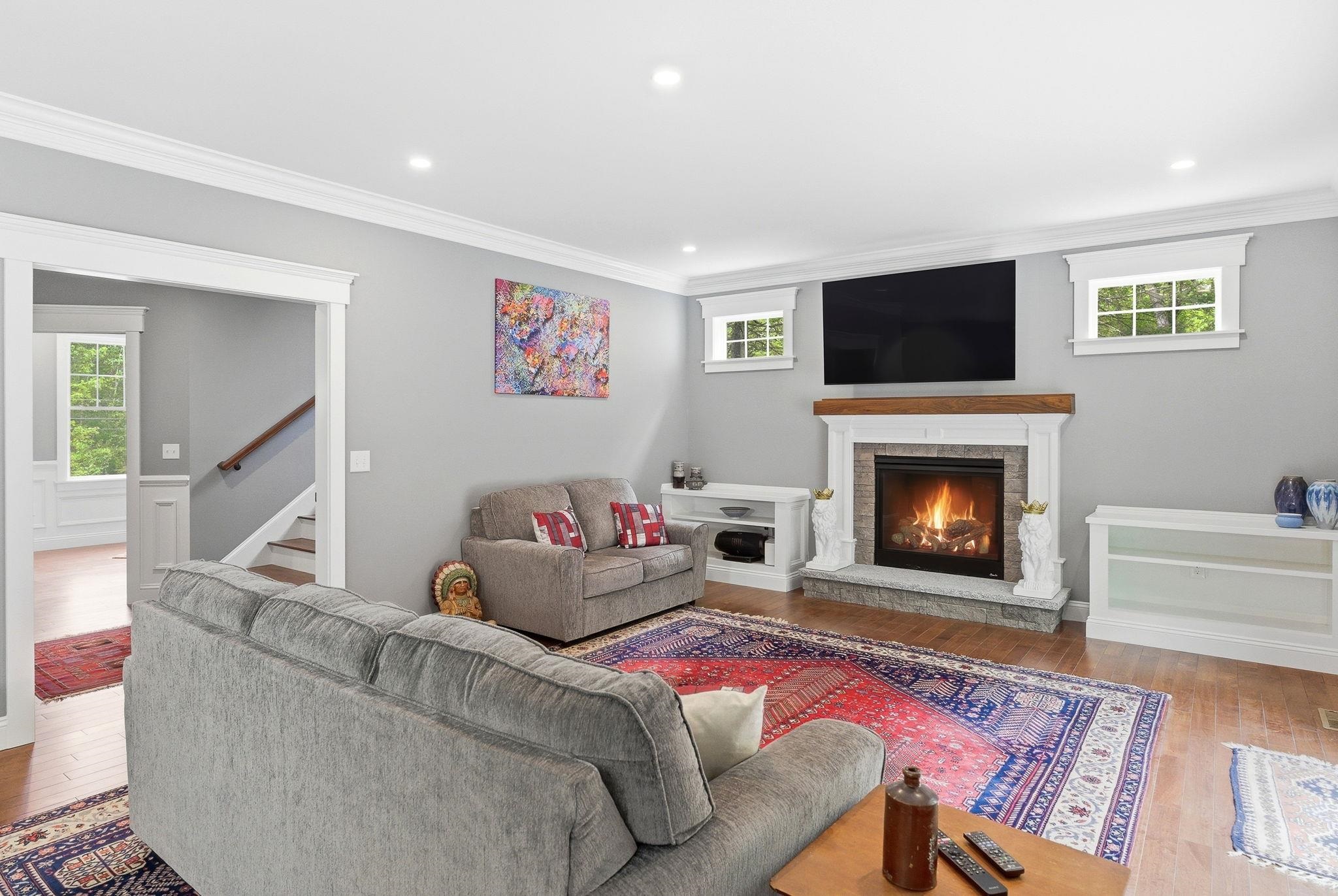 8 Arrowwood Rd, New Boston, NH 03070