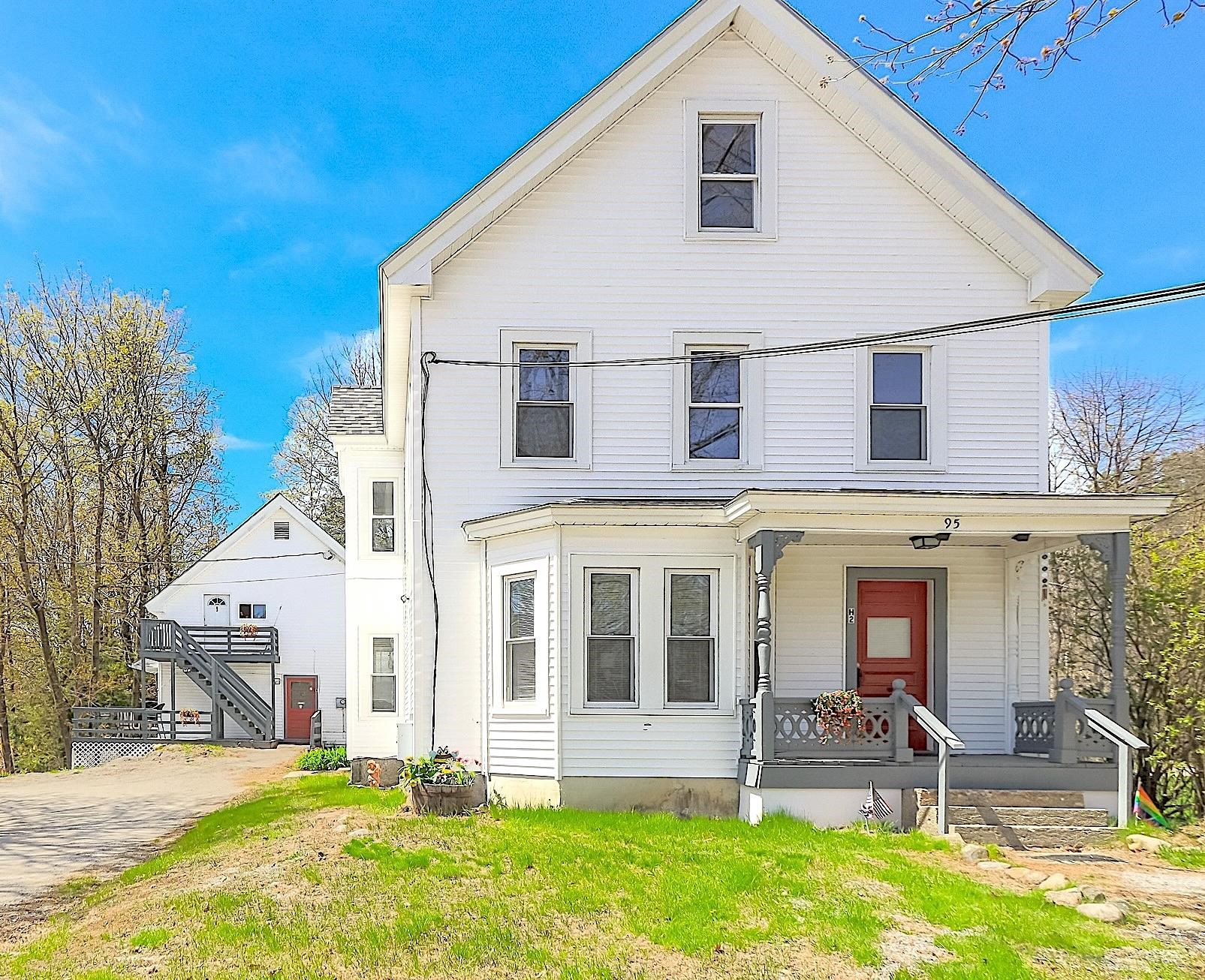95 Hall Ave, Henniker, NH 03242