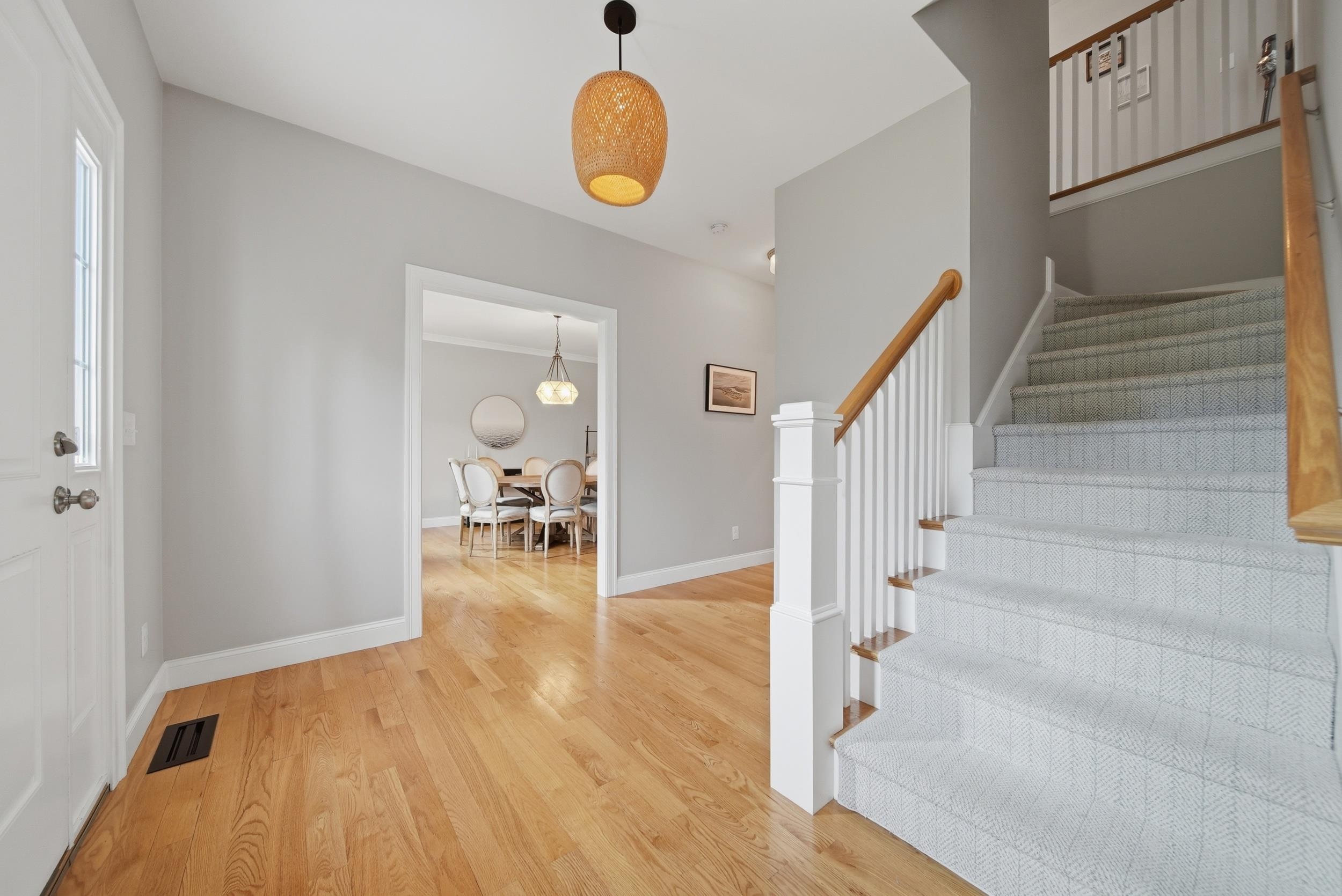 4 Farm Meadows Ln, Londonderry, NH 03053