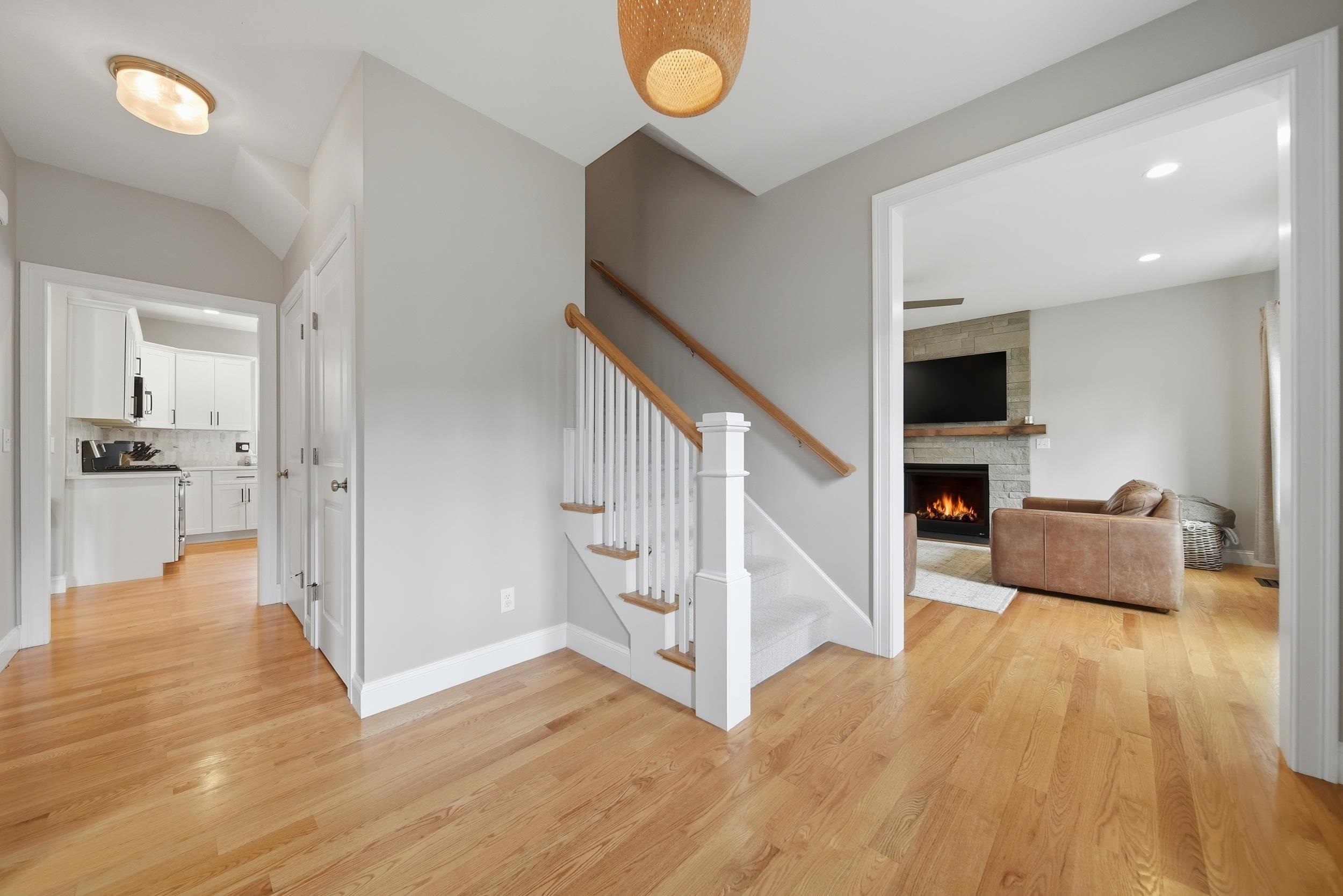 4 Farm Meadows Ln, Londonderry, NH 03053