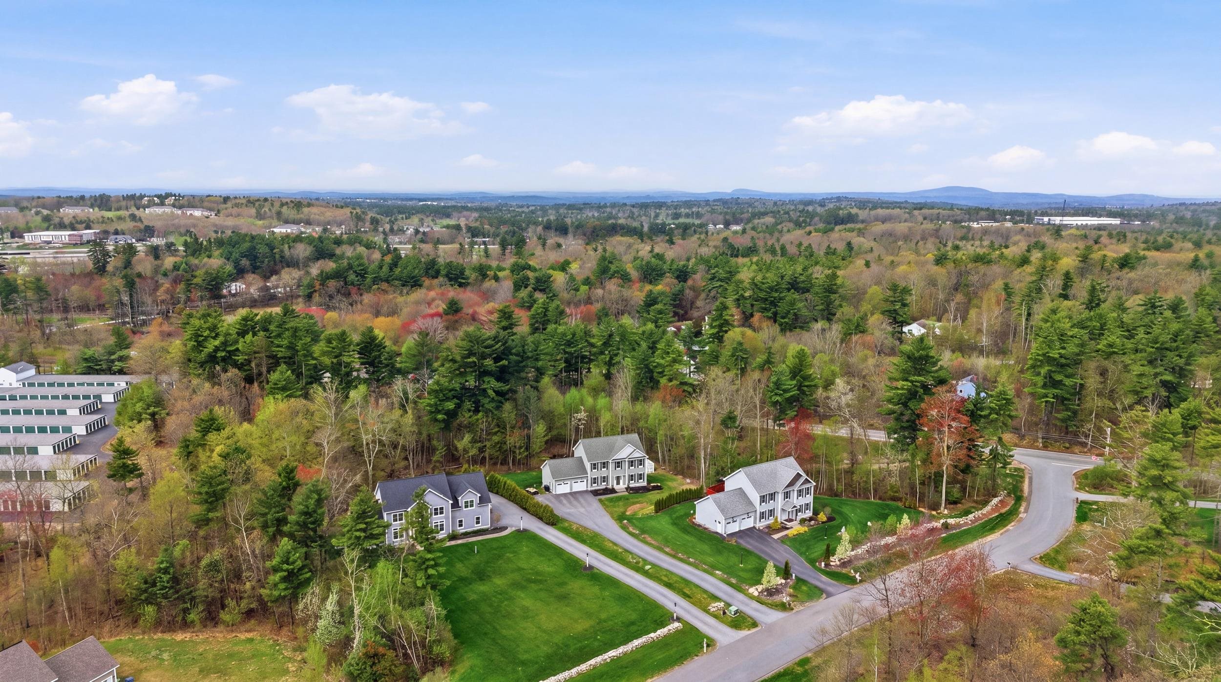 4 Farm Meadows Ln, Londonderry, NH 03053
