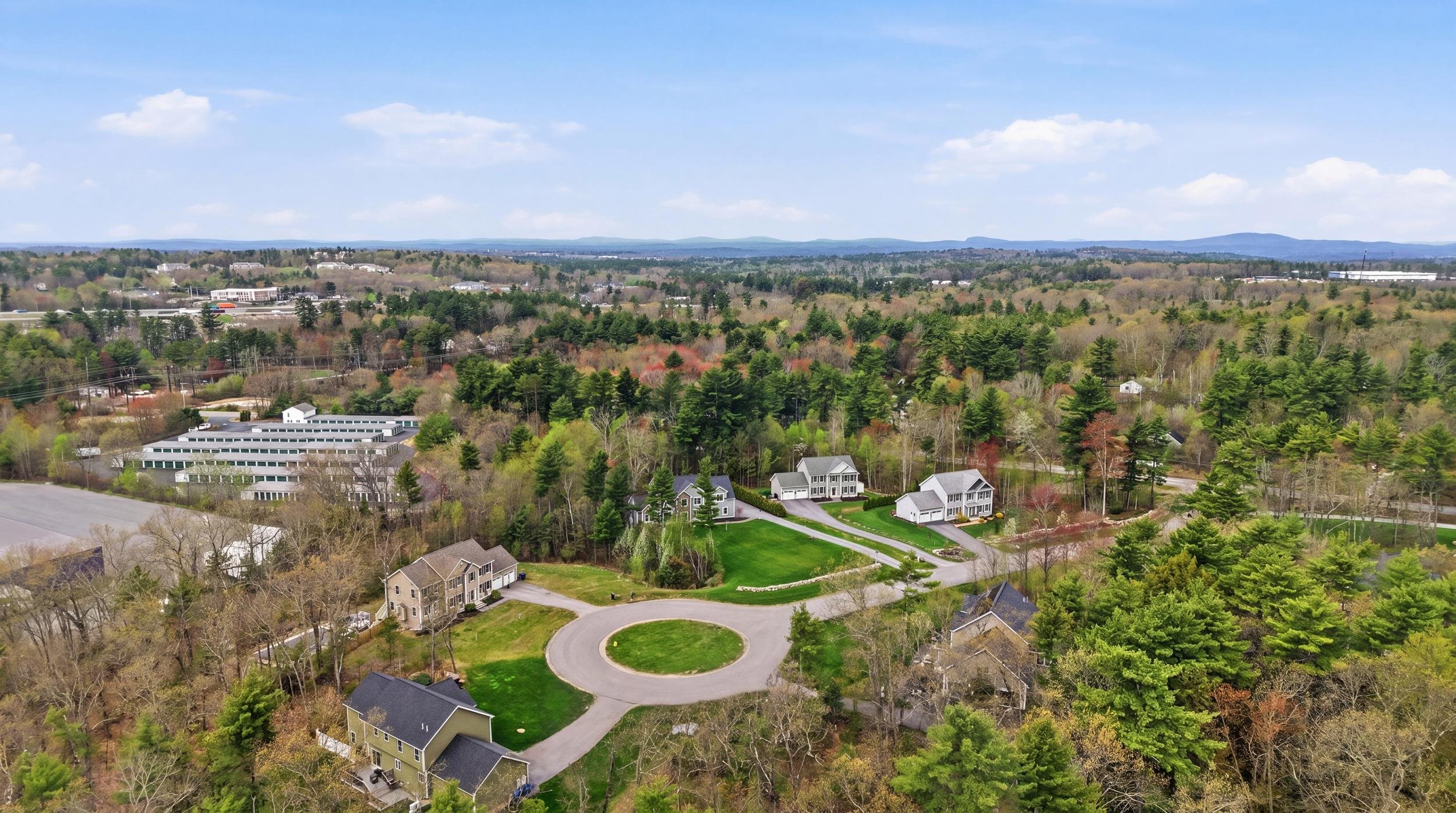 4 Farm Meadows Ln, Londonderry, NH 03053