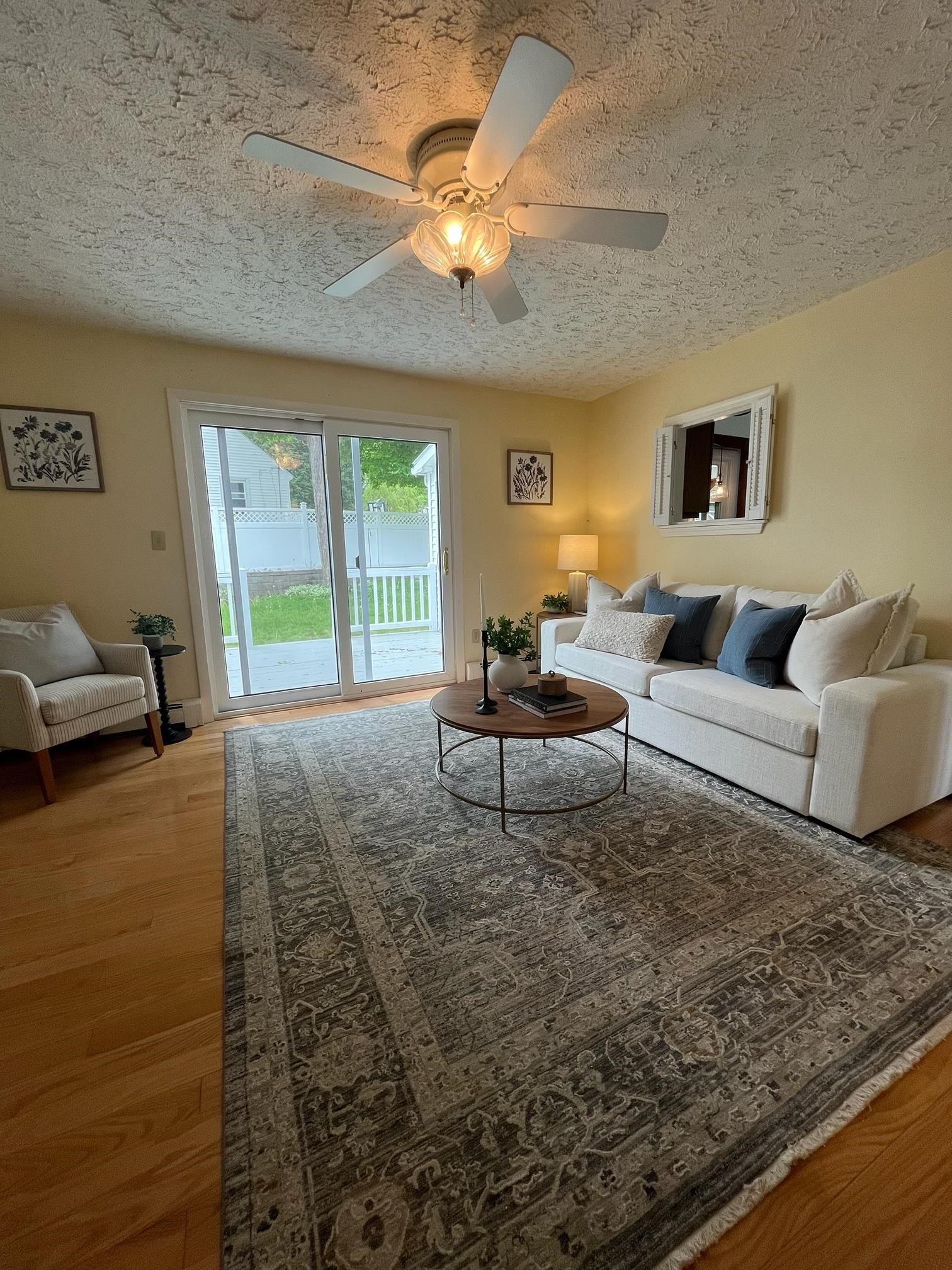 8 Maplewood Ave, Goffstown, NH 03045