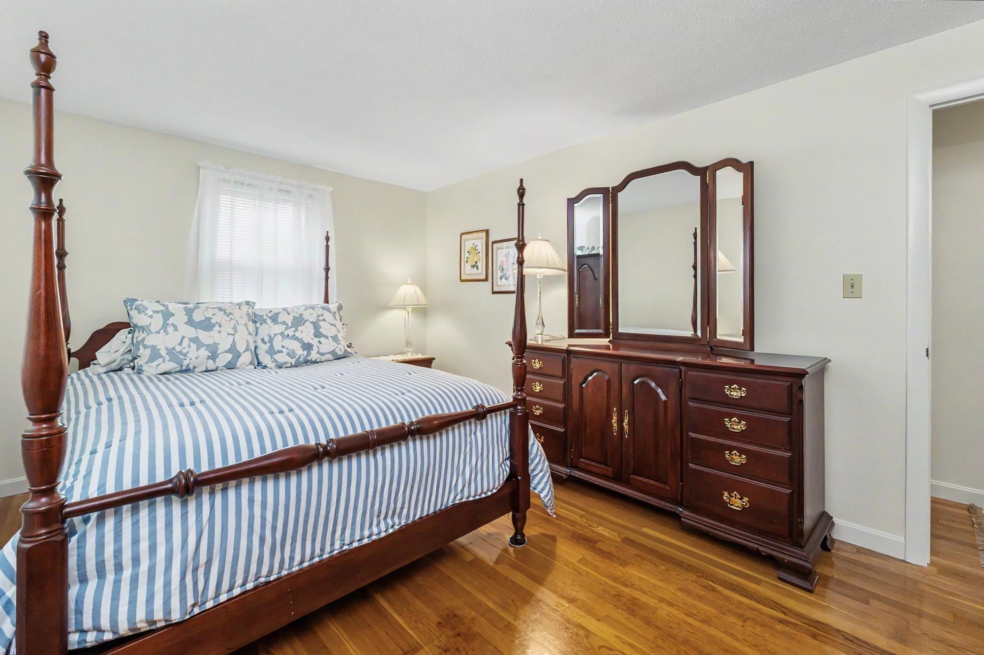 14 Upstone Dr, Nashua, NH 03063