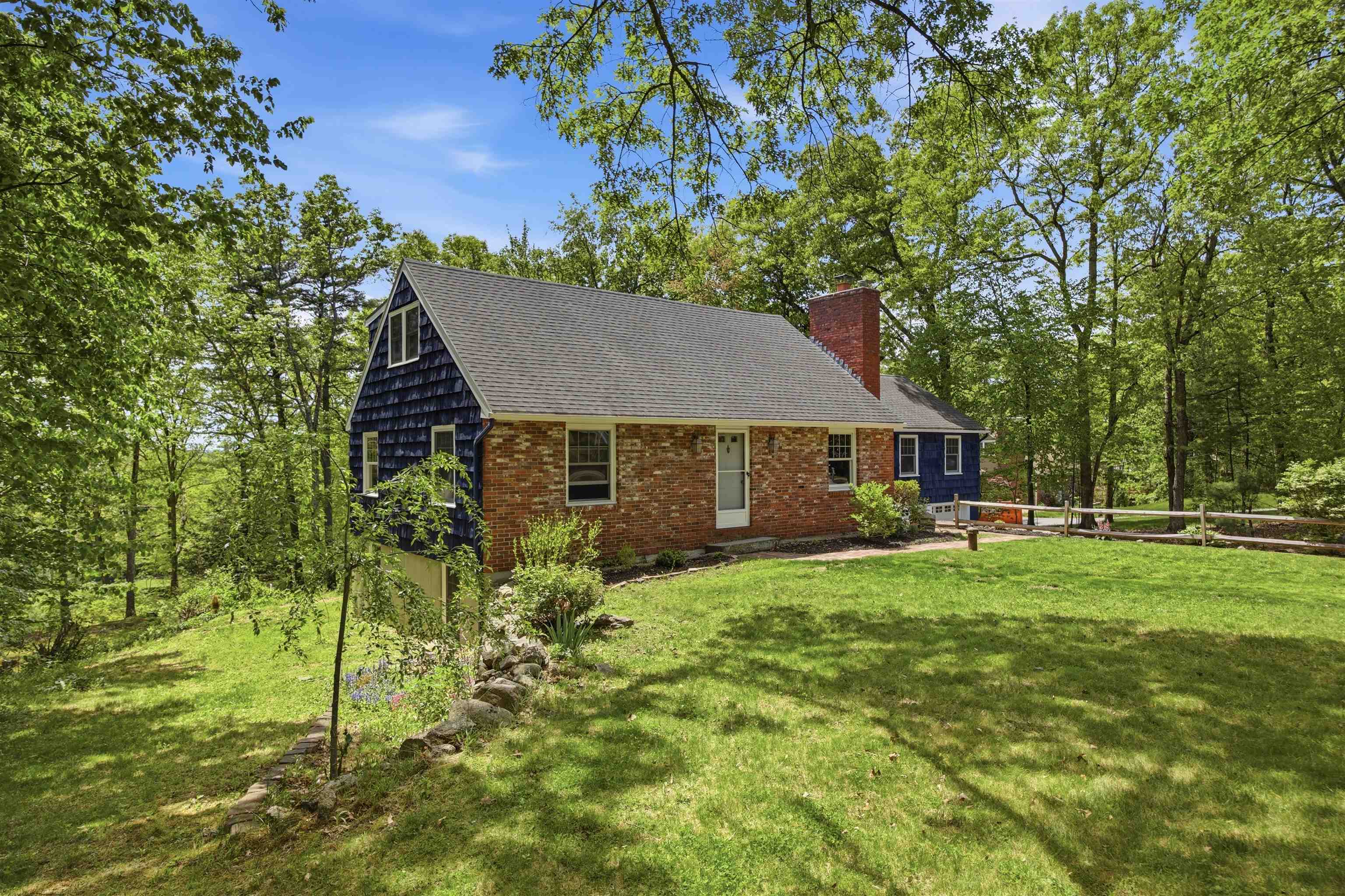 5 Pinecrest Cir, Bedford, NH 03110