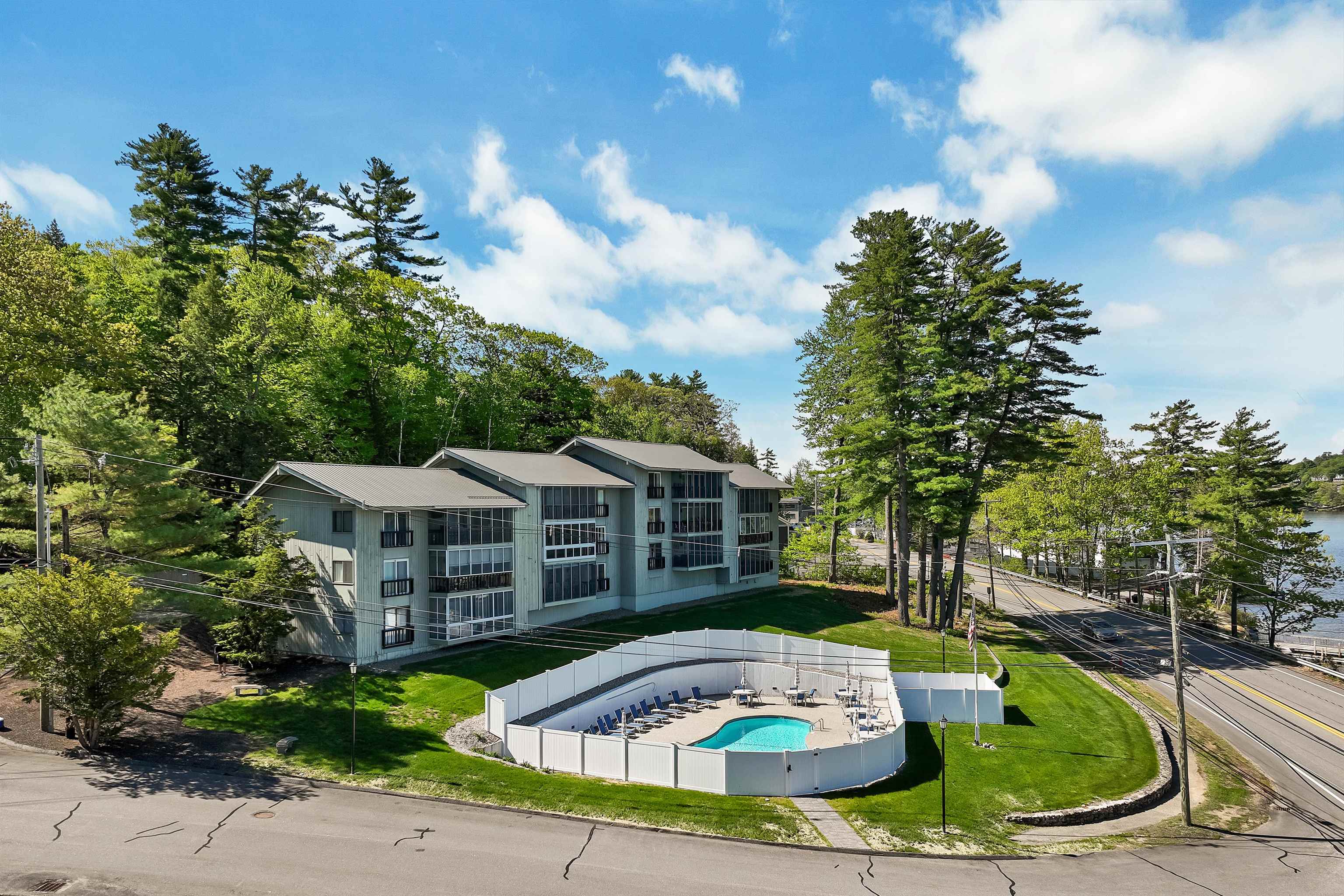 883 Weirs Blvd, Laconia, NH 03246