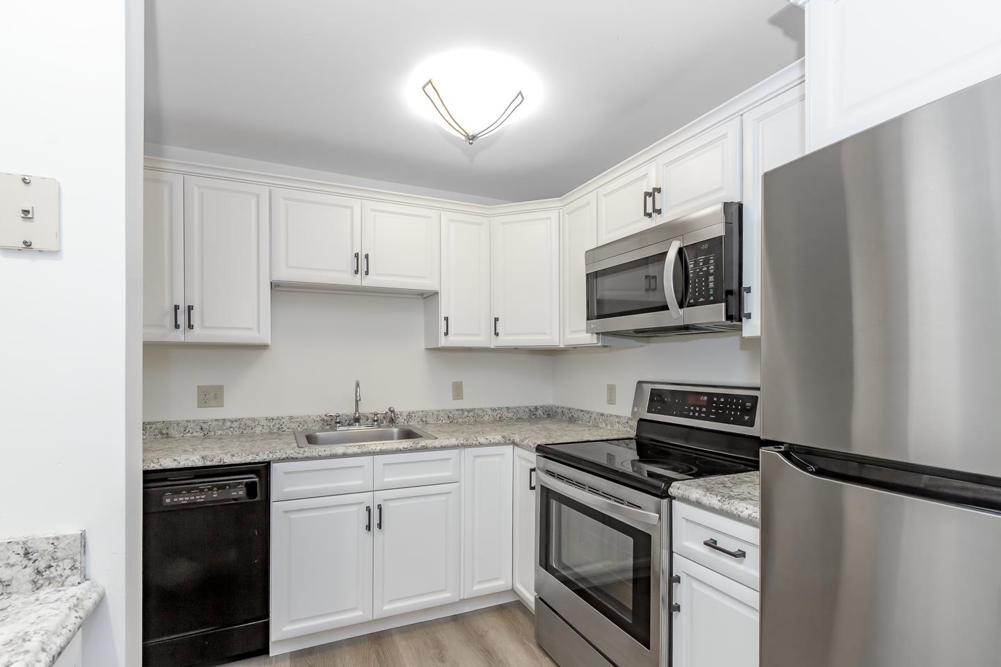3 Timberwood Dr, Goffstown, NH 03045