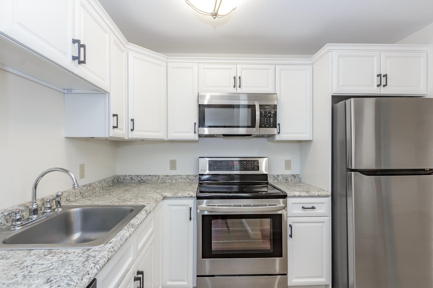 3 Timberwood Dr, Goffstown, NH 03045
