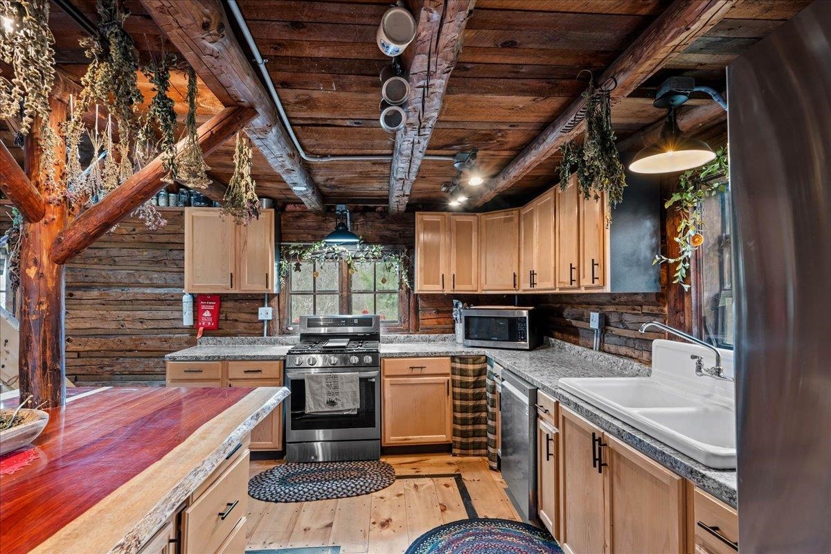 93 Wheeler Ln, Lempster, NH 03605