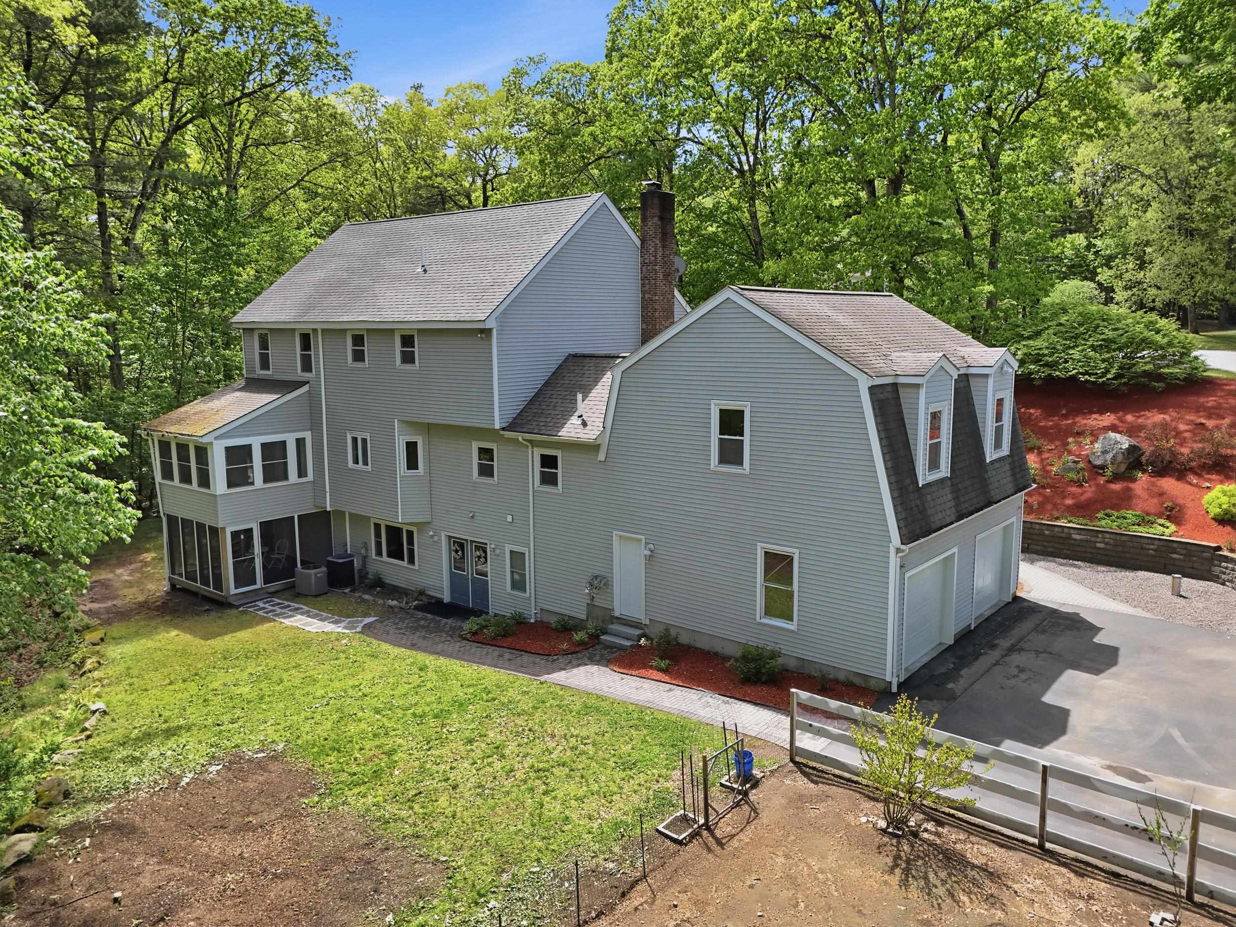 7 Stony Point Dr, Londonderry, NH 03053