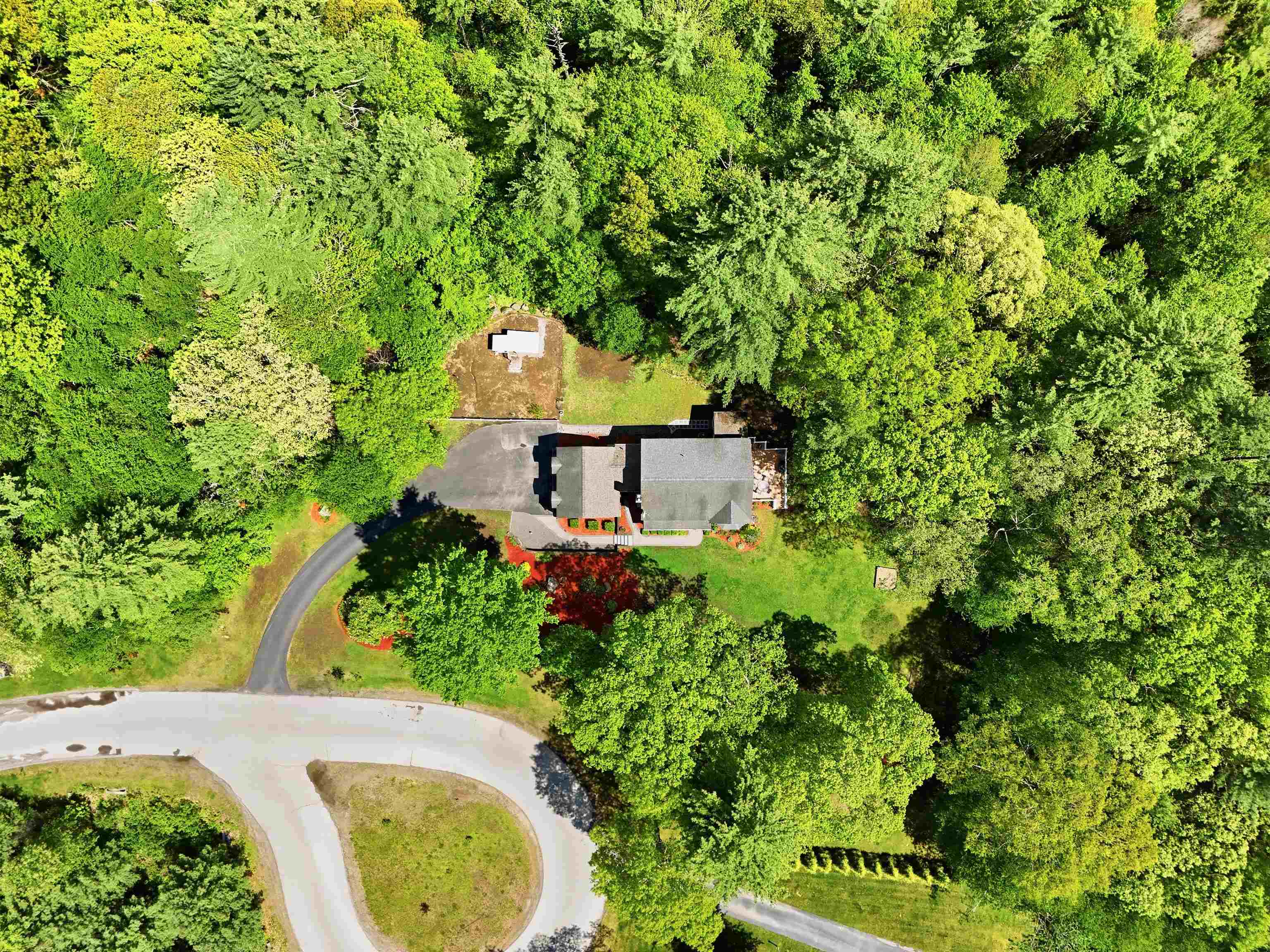 7 Stony Point Dr, Londonderry, NH 03053