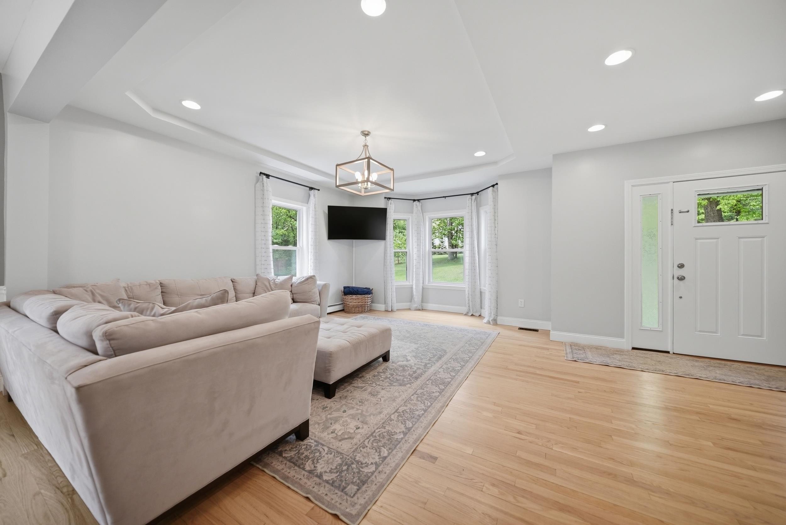 7 Stony Point Dr, Londonderry, NH 03053