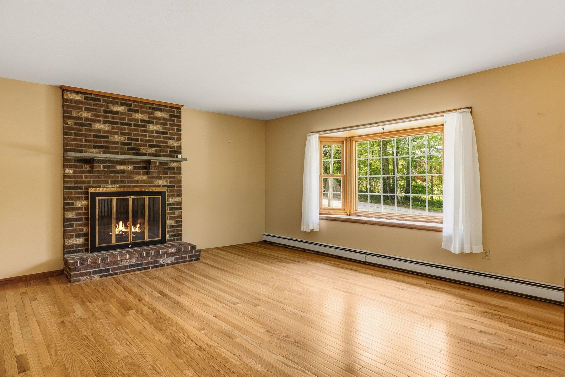 16 Jana Ln, Stratham, NH 03885