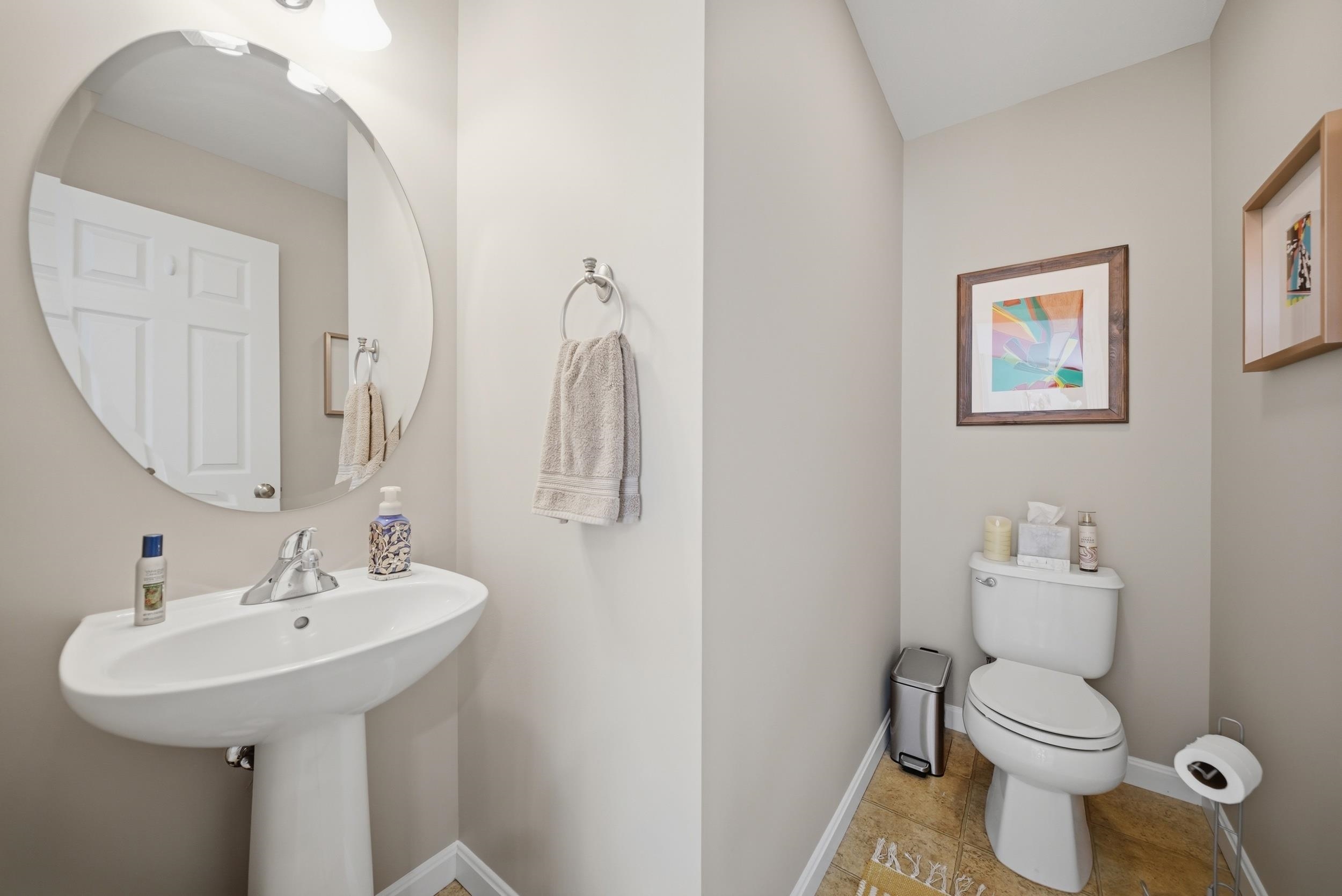 5 Monarch Ct #A, Hudson, NH 03051