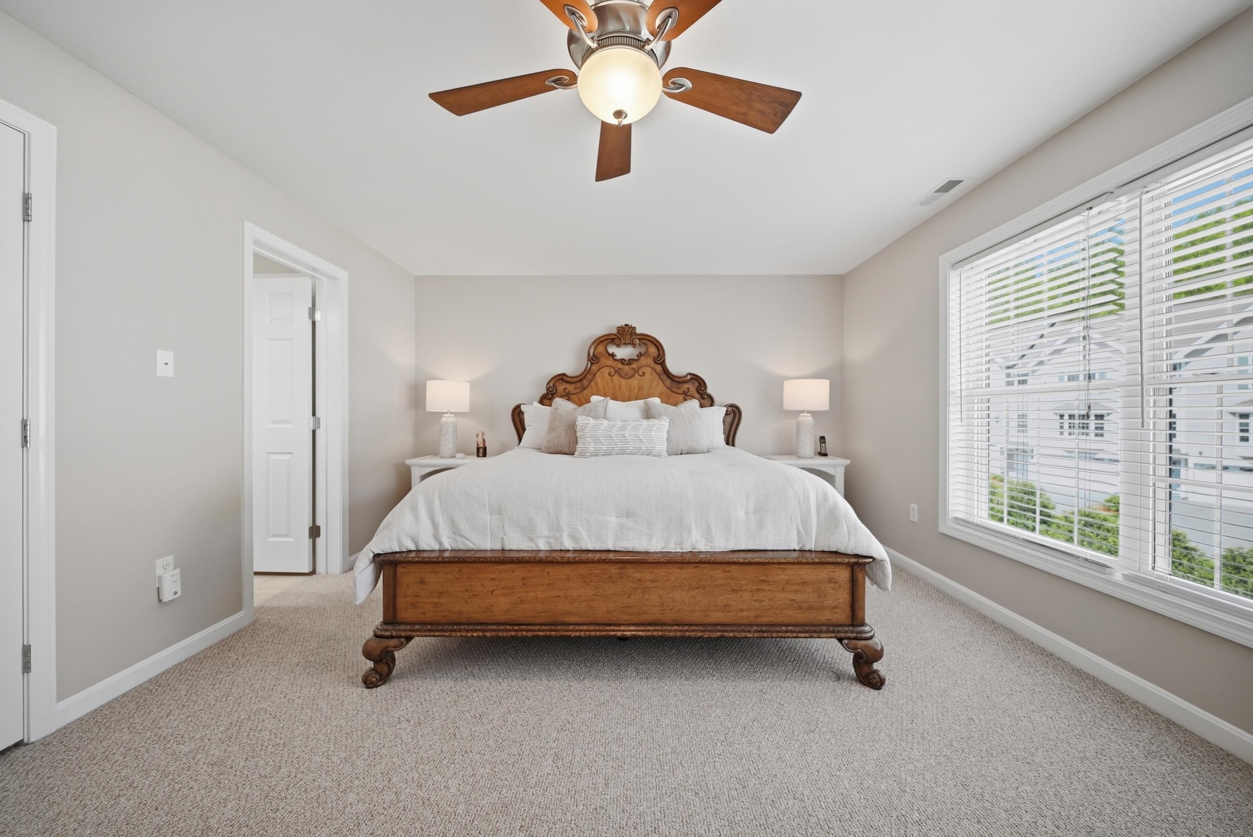 5 Monarch Ct, Hudson, NH 03051
