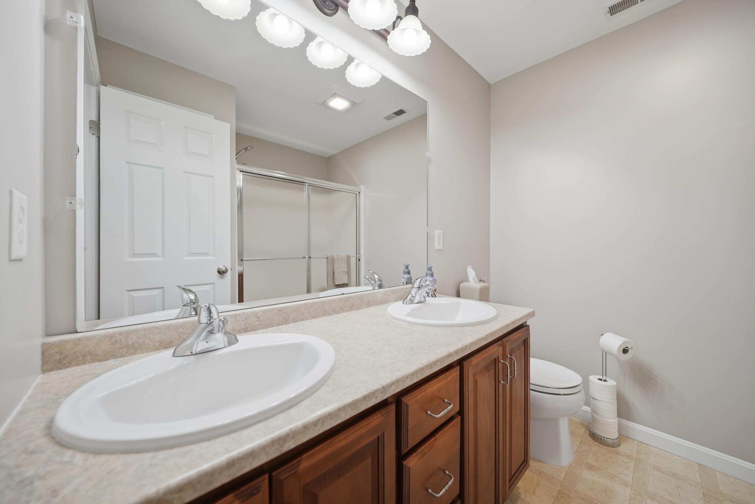 5 Monarch Ct, Hudson, NH 03051