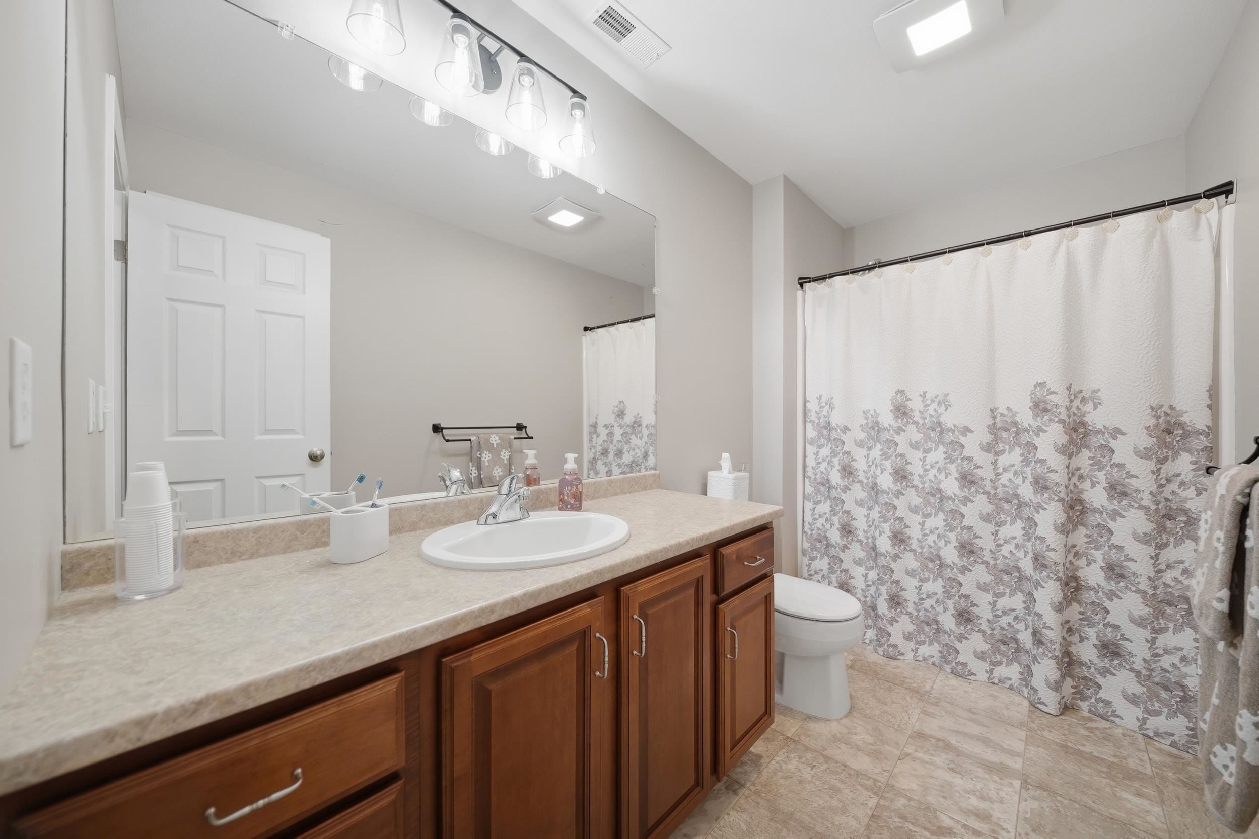 5 Monarch Ct, Hudson, NH 03051