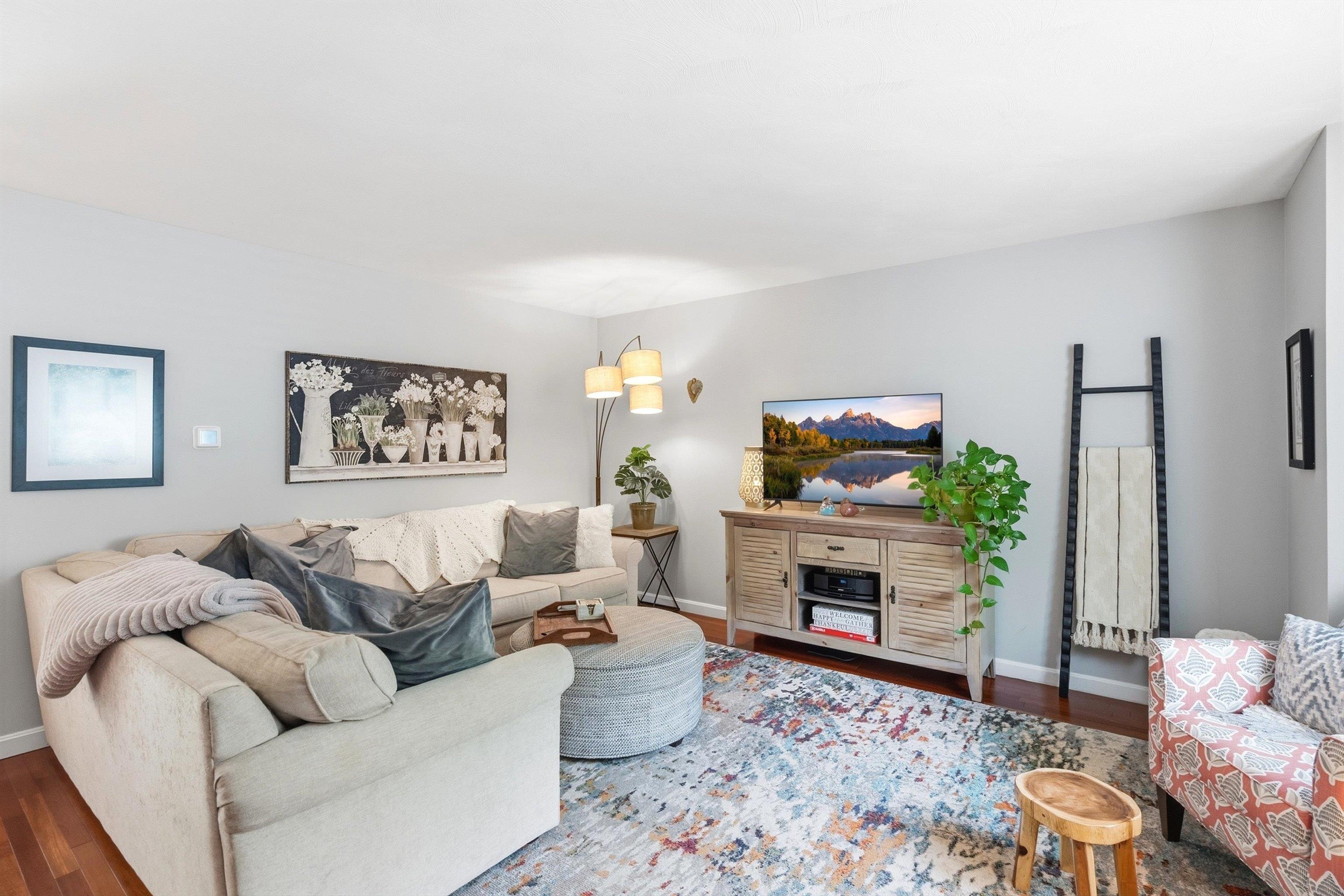 6 Standish Way, Amherst, NH 03031