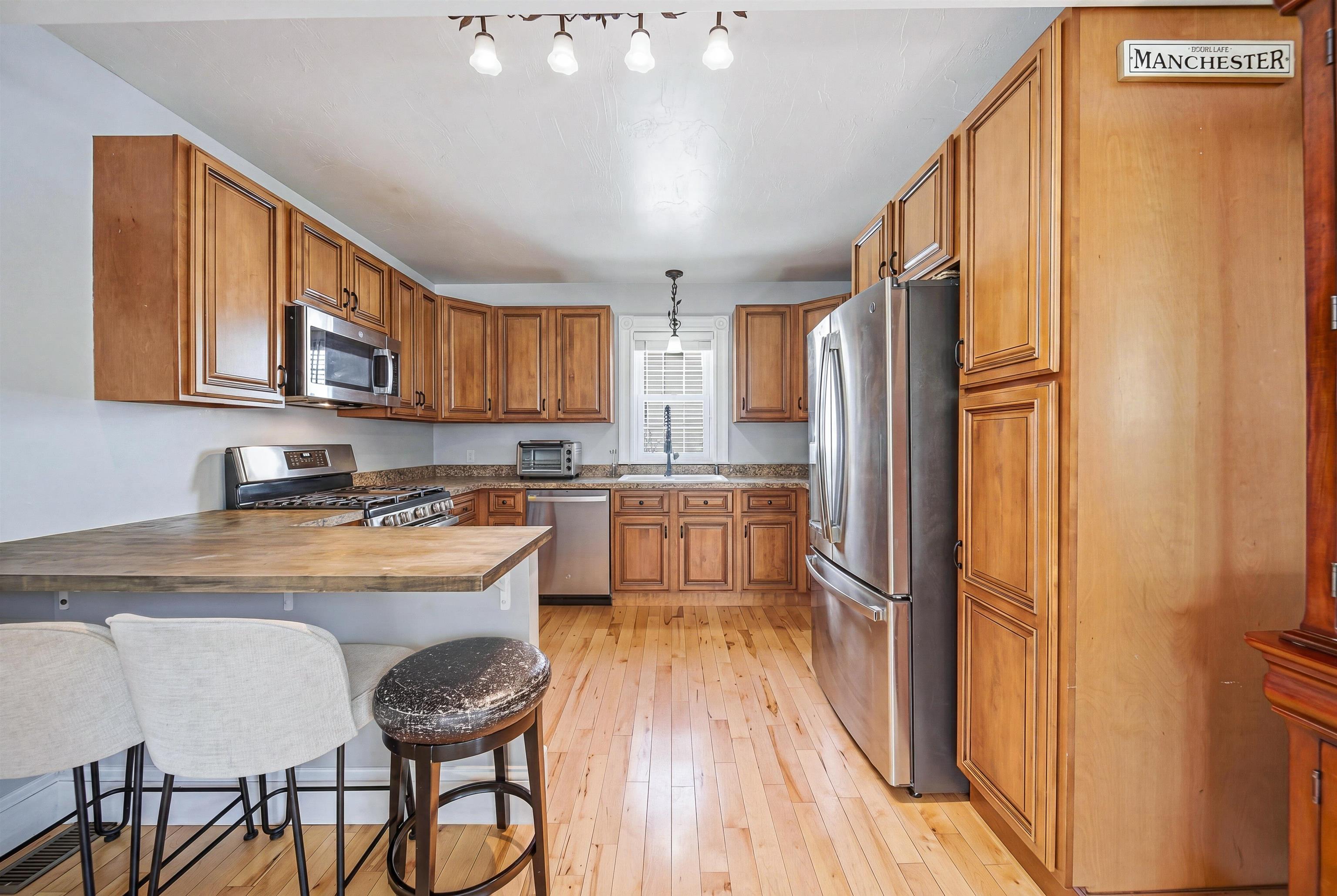 285 Thornton St, Manchester, NH 03102