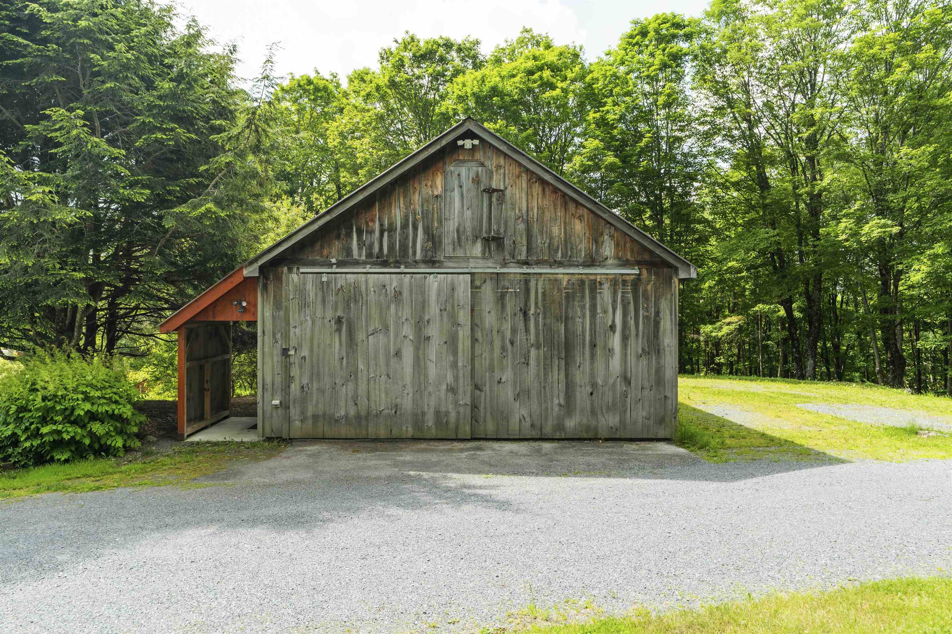 Over sized detached 2 car garage