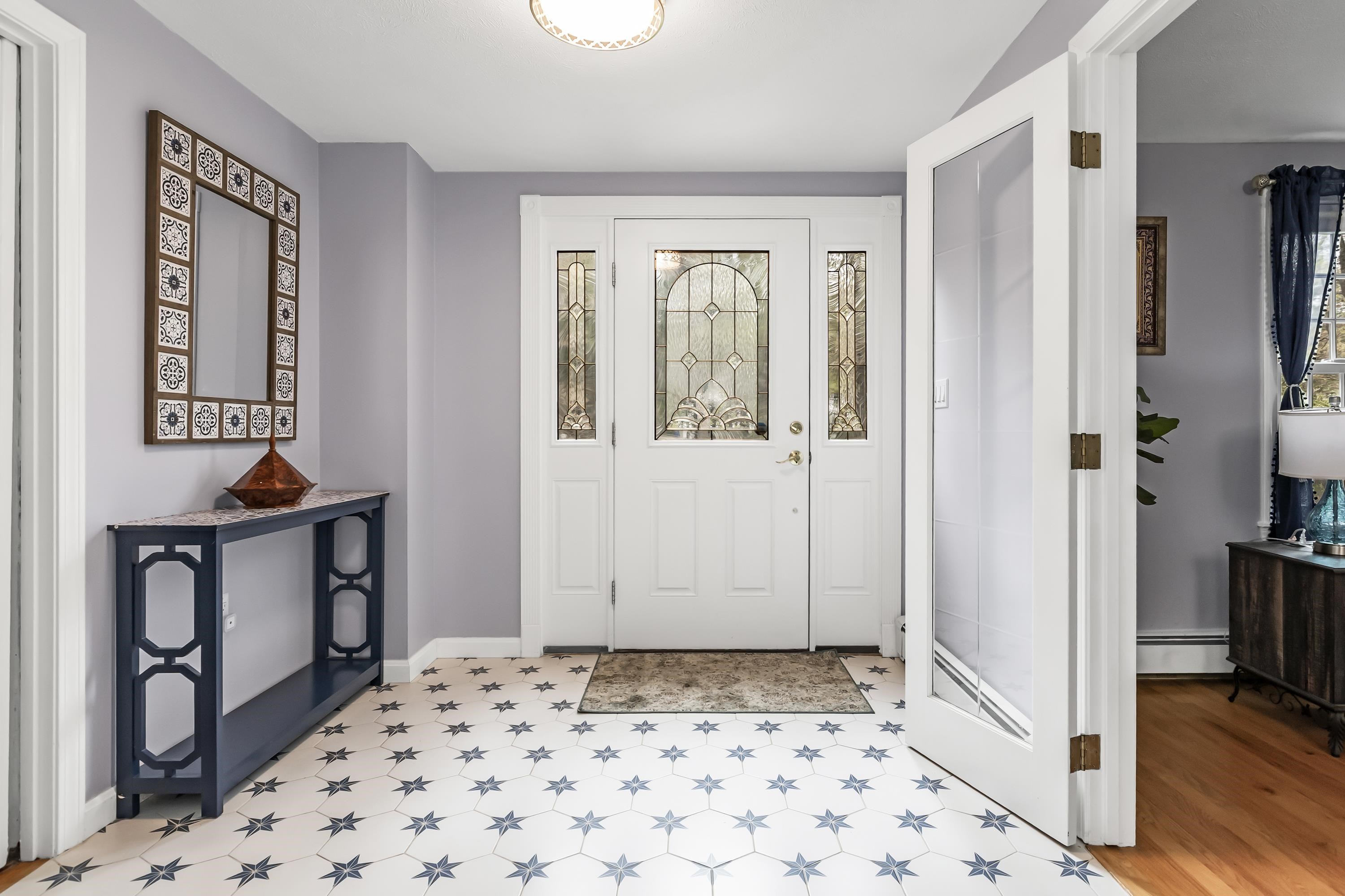4 Cherokee Ct, Londonderry, NH 03053