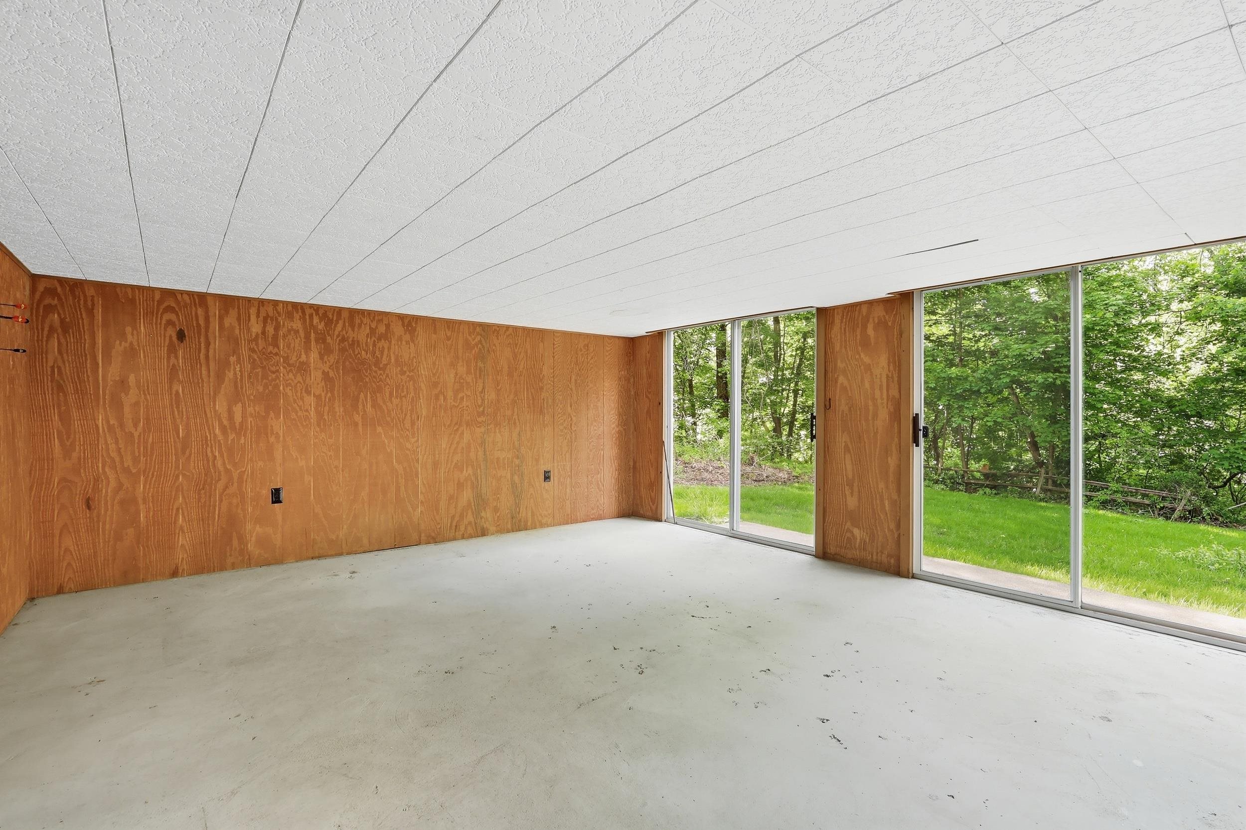 85 Whitney Ave, Manchester, NH 03104