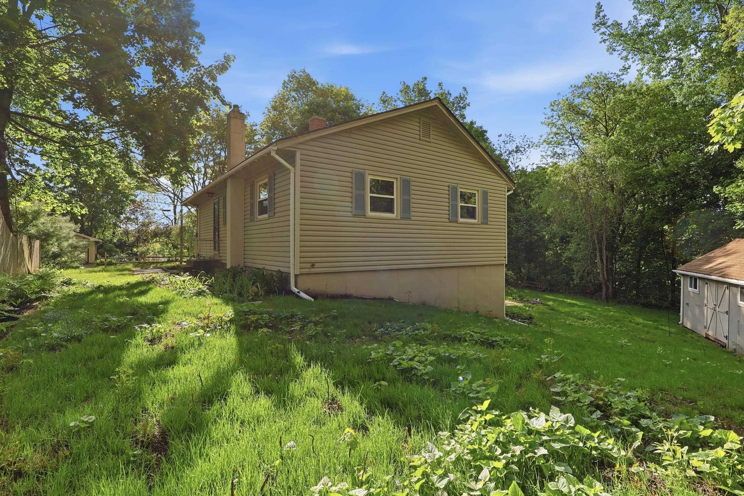 85 Whitney Ave, Manchester, NH 03104