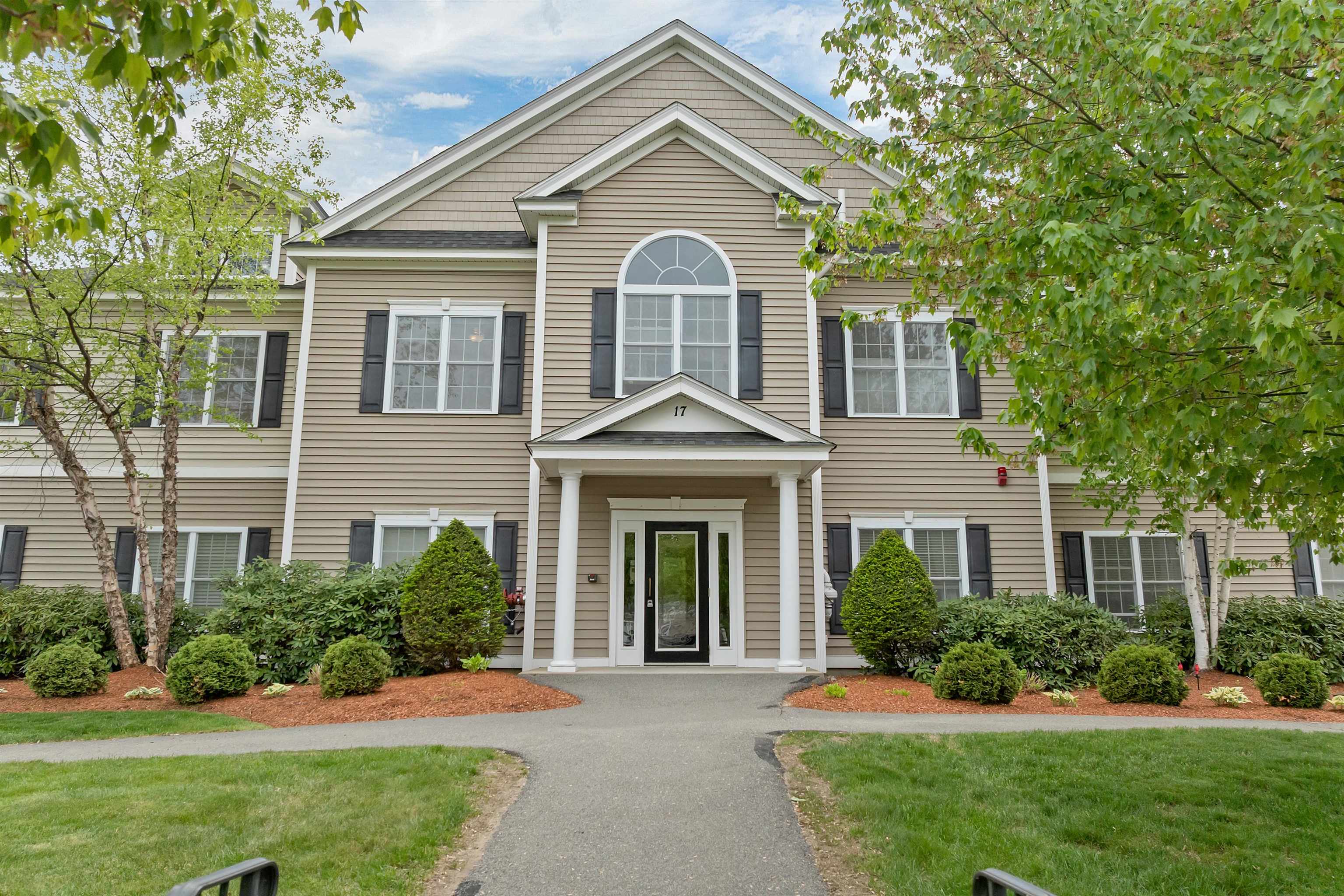 17 Roundabout Way, Manchester, NH 03102