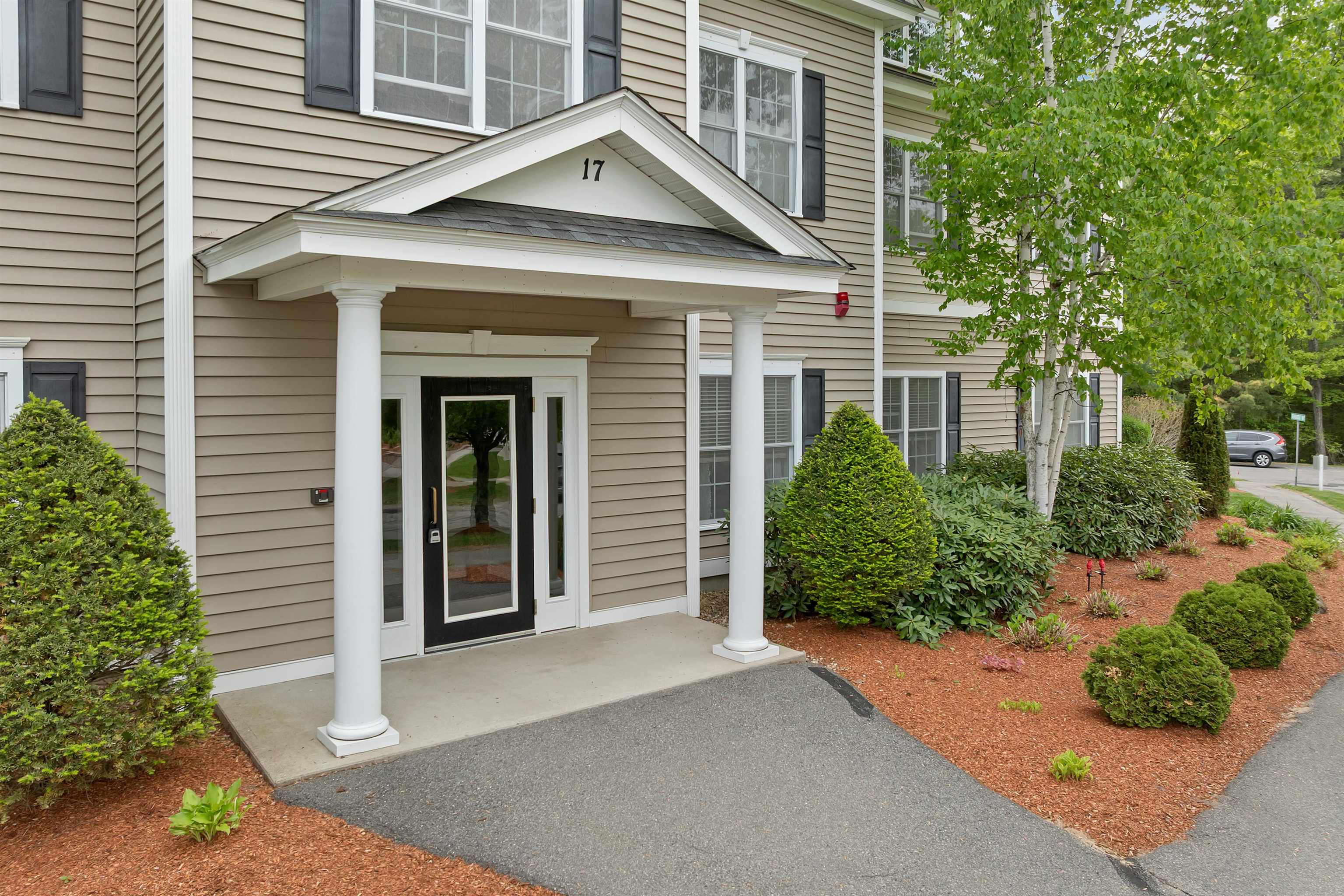 17 Roundabout Way, Manchester, NH 03102