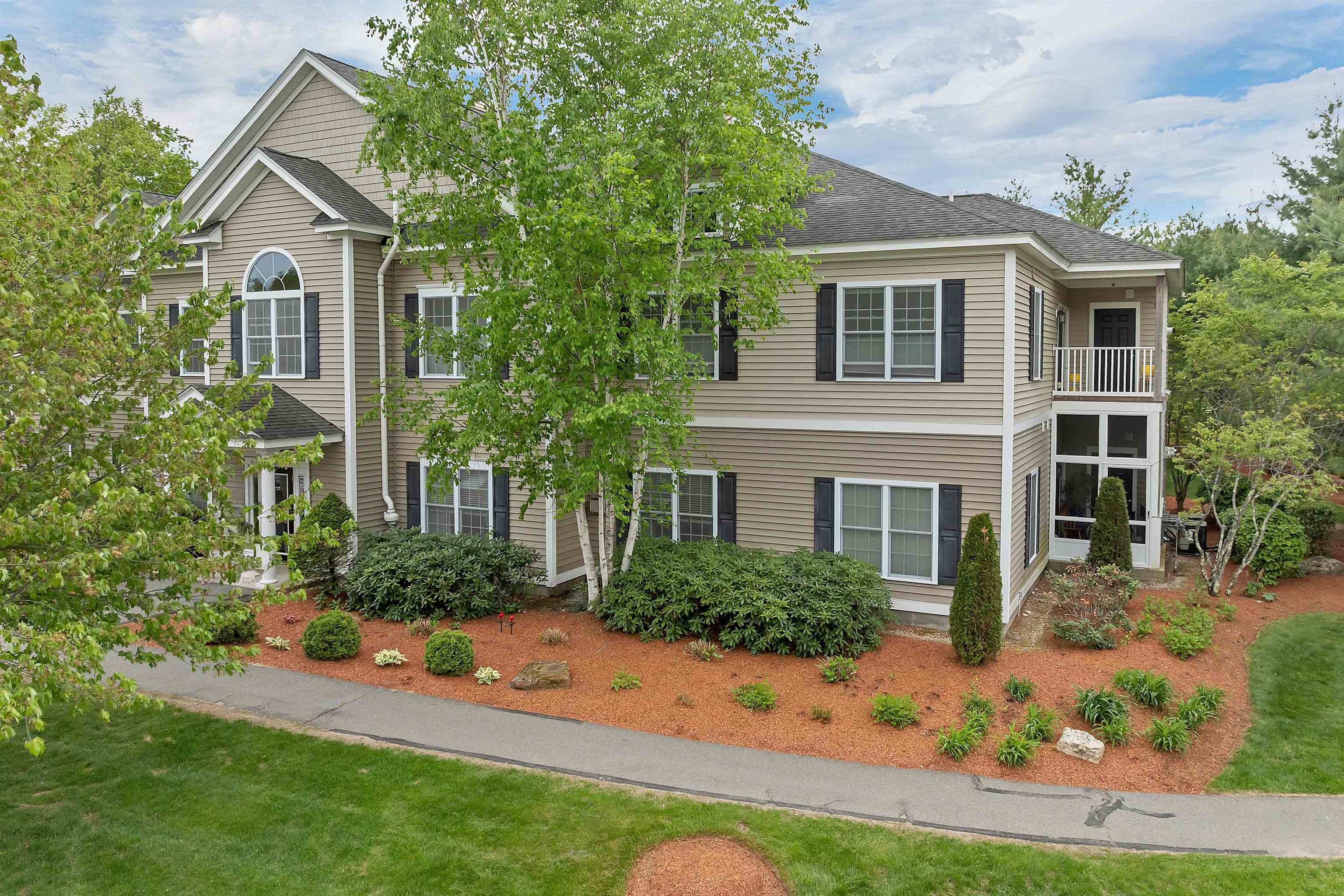 17 Roundabout Way, Manchester, NH 03102