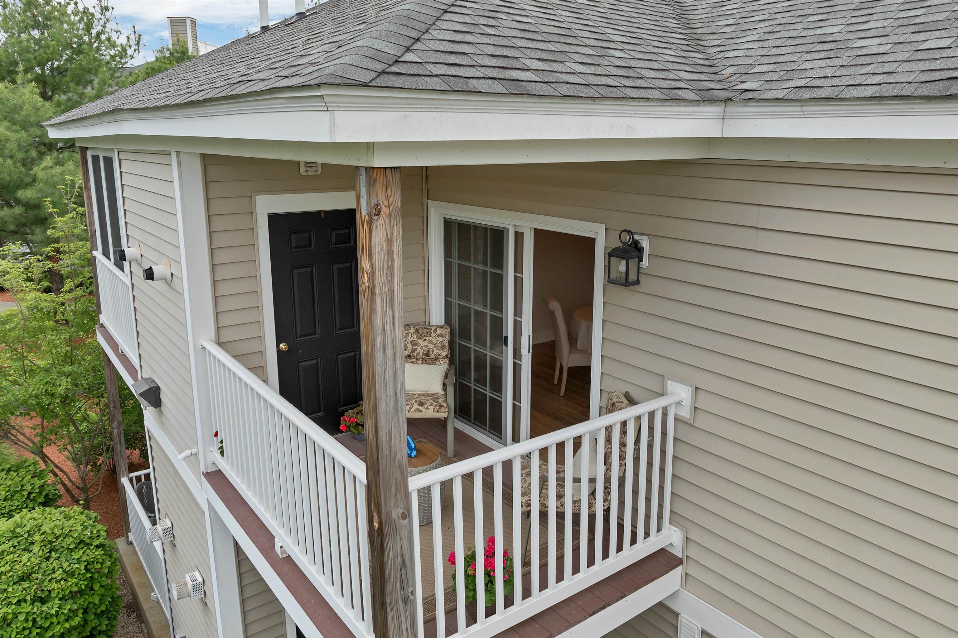 17 Roundabout Way, Manchester, NH 03102