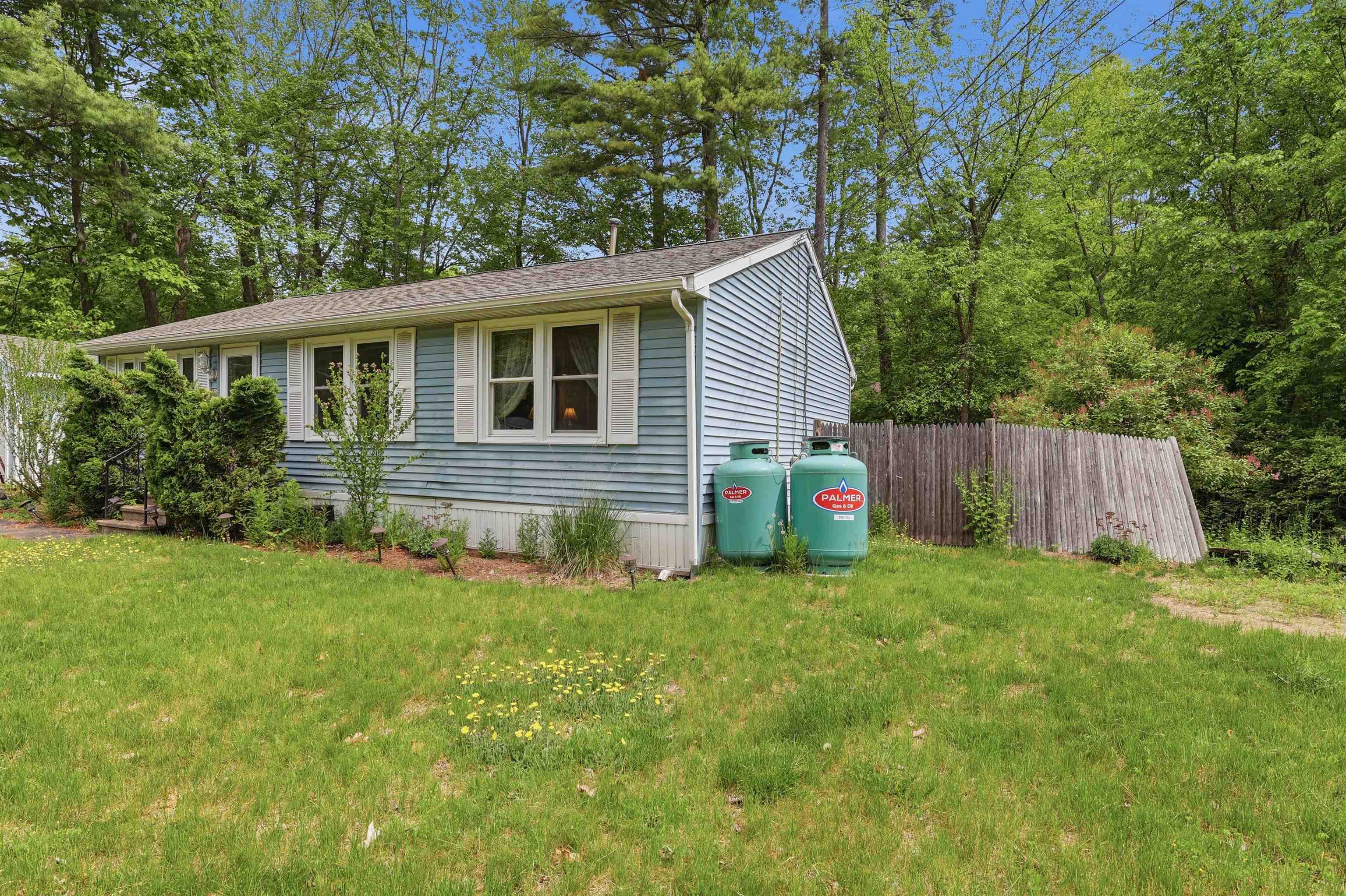 63 Trestle Brook Dr, Nashua, NH 03062