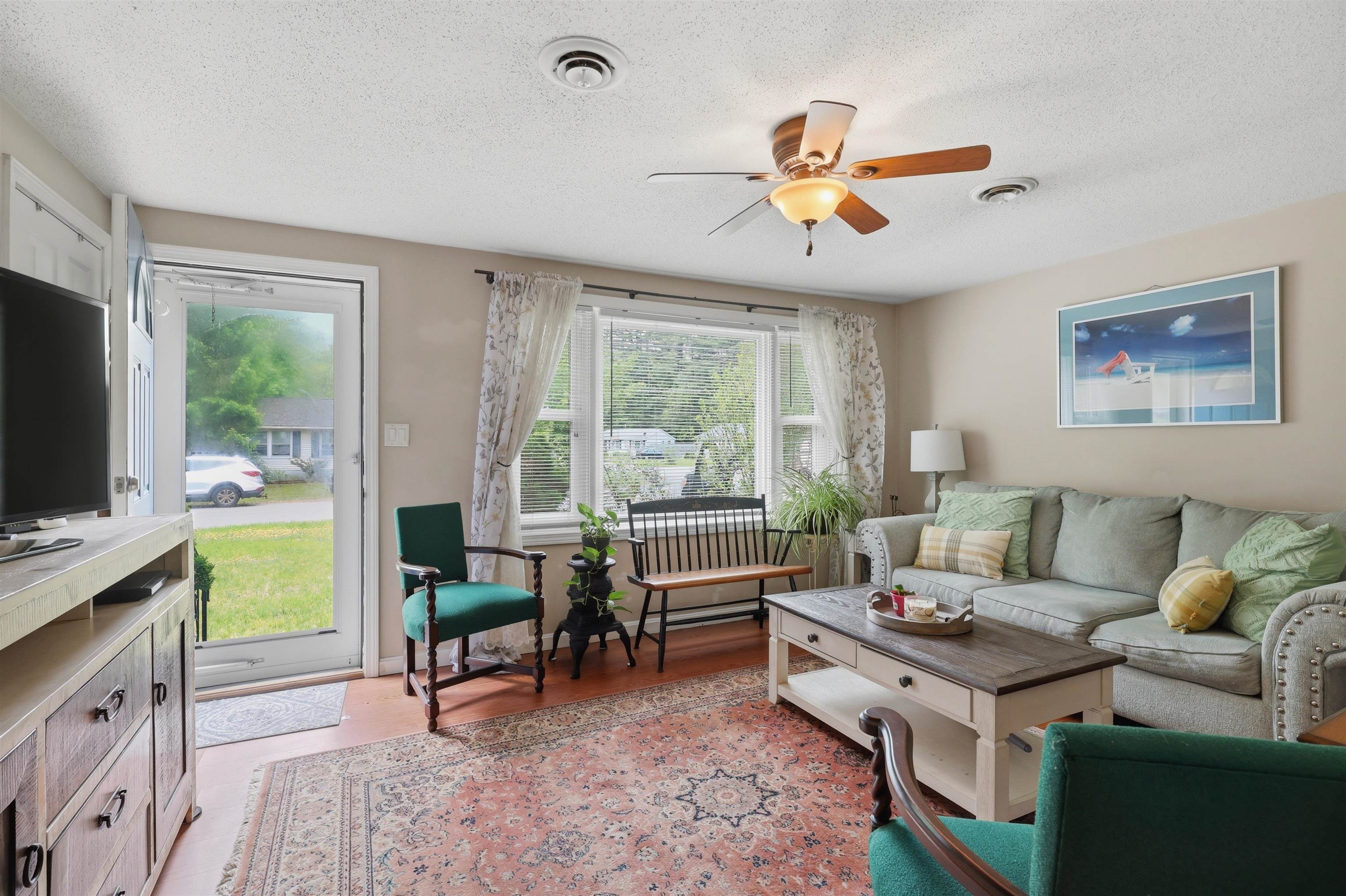 63 Trestle Brook Dr, Nashua, NH 03062