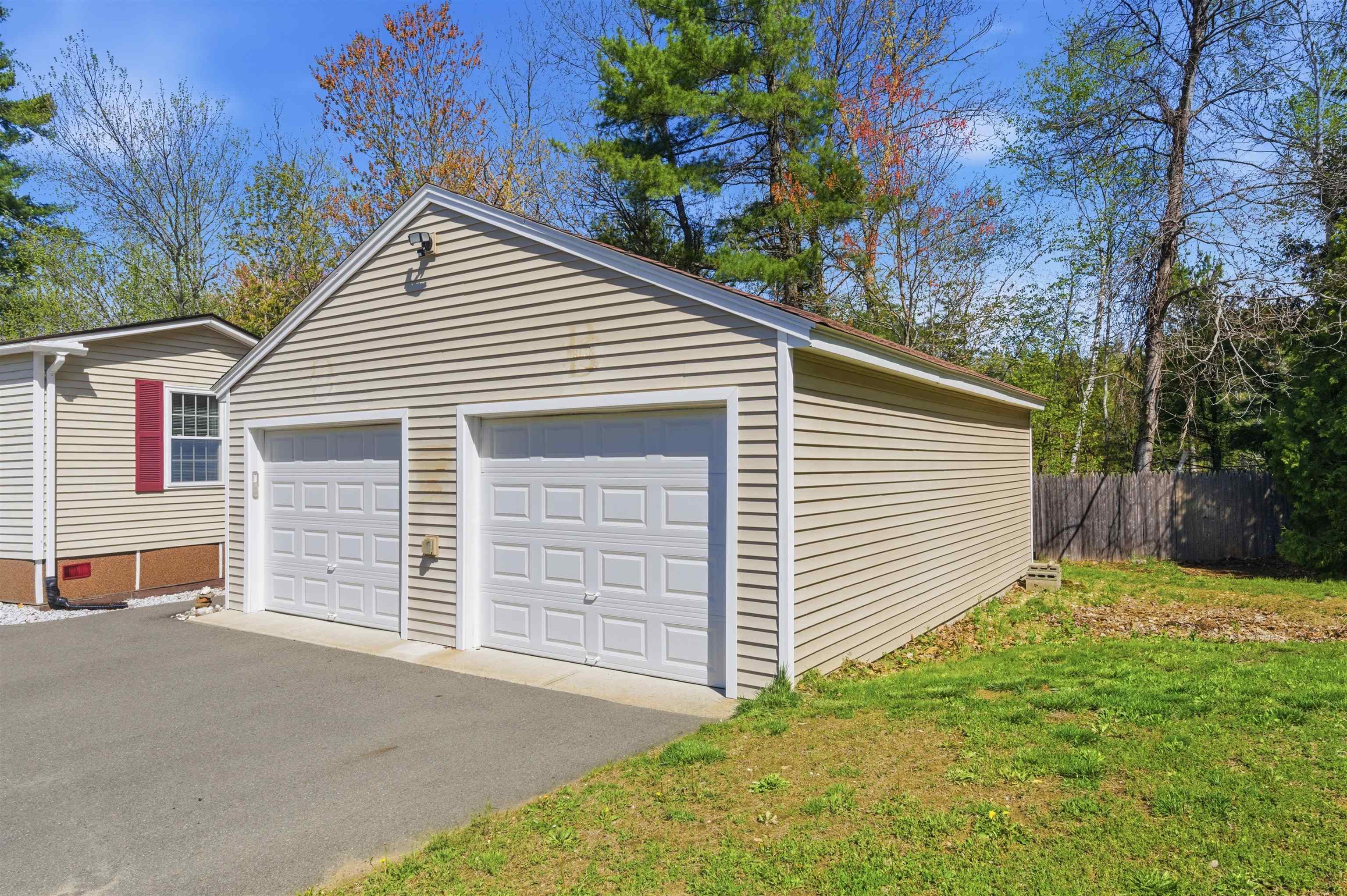 21 Lilac Ct, Raymond, NH 03077