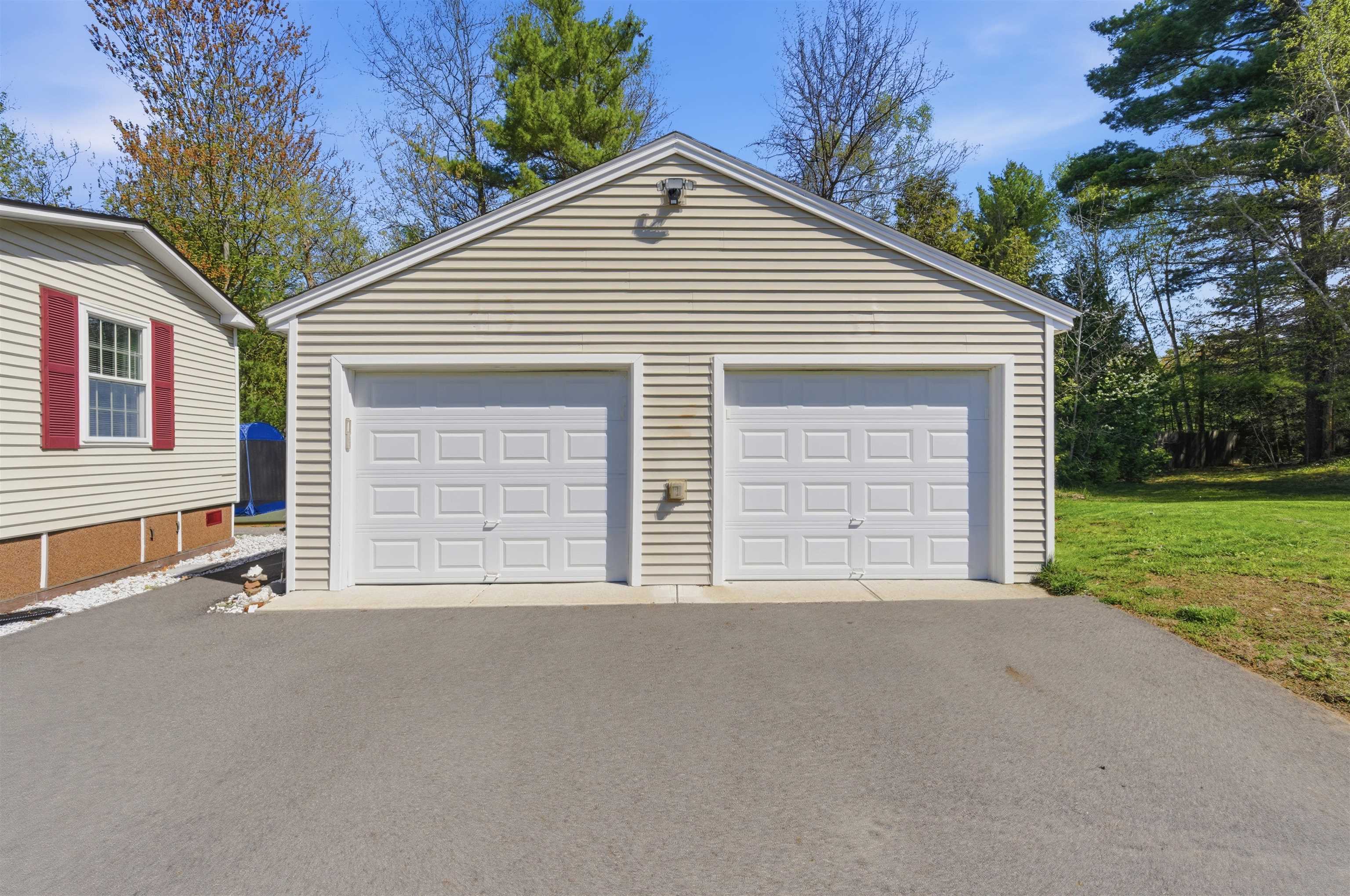 21 Lilac Ct, Raymond, NH 03077