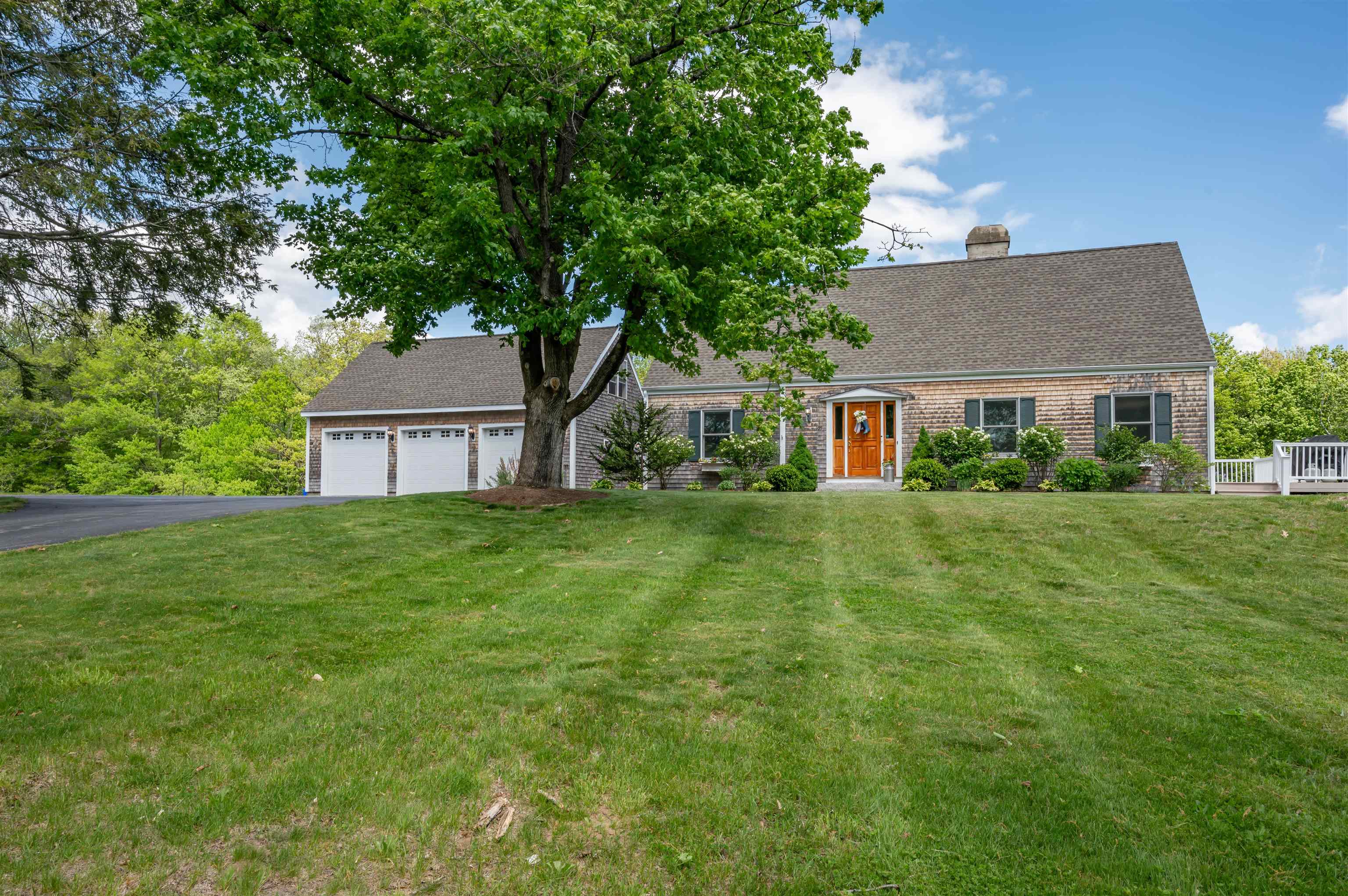 105 Chestnut Hill Rd, Amherst, NH 03031